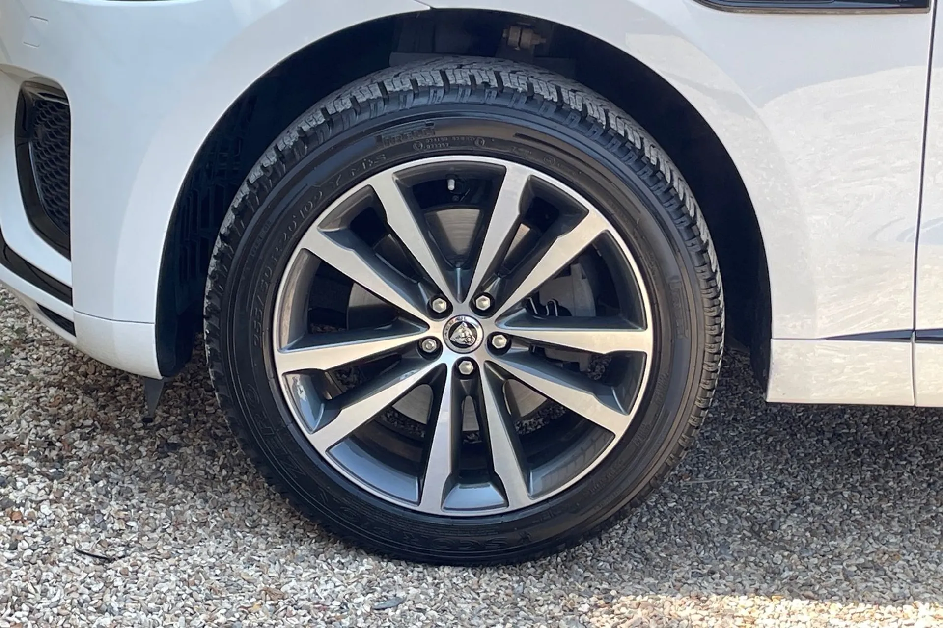 Jaguar F-PACE thumbnail image number 14