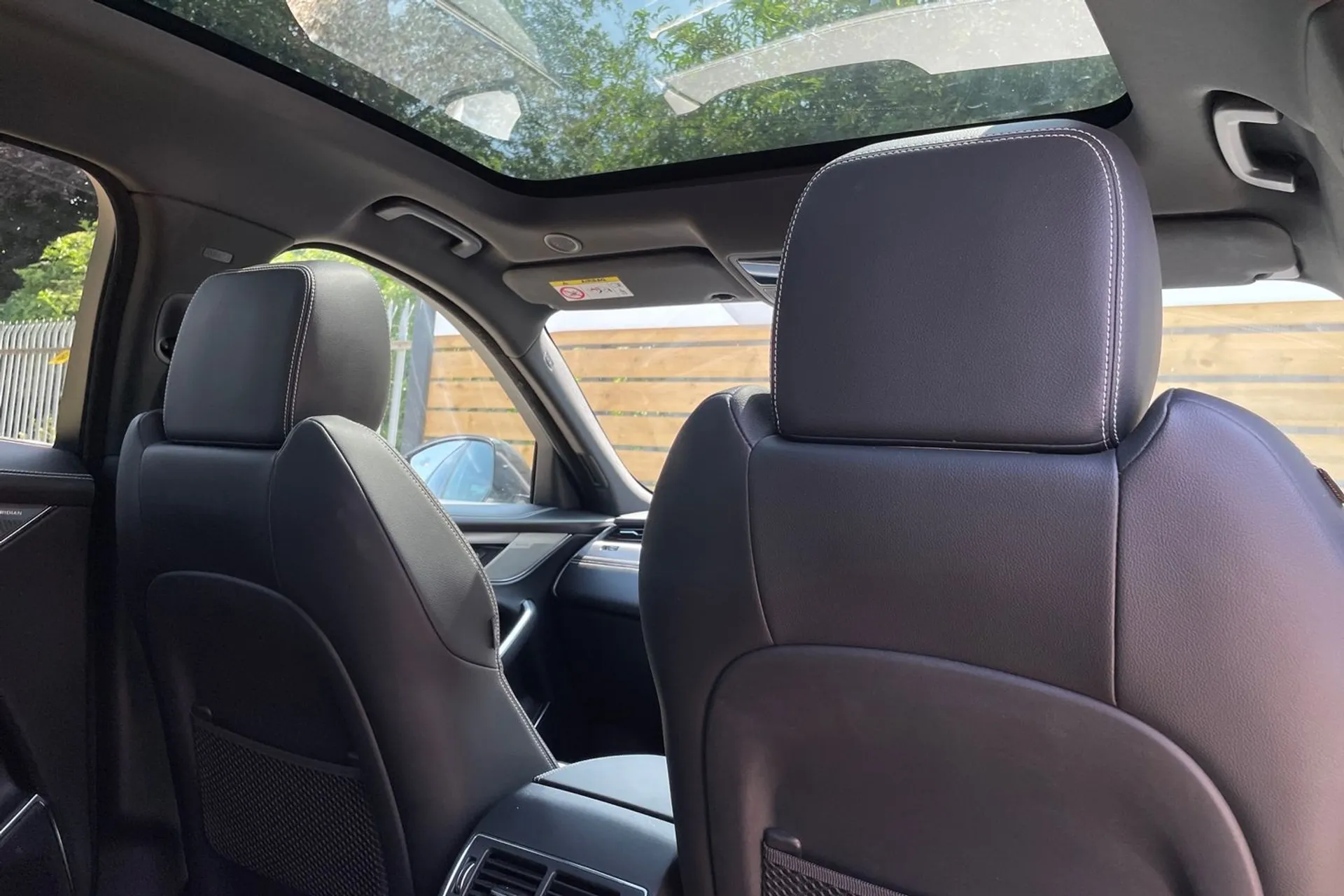 Jaguar F-PACE thumbnail image number 25