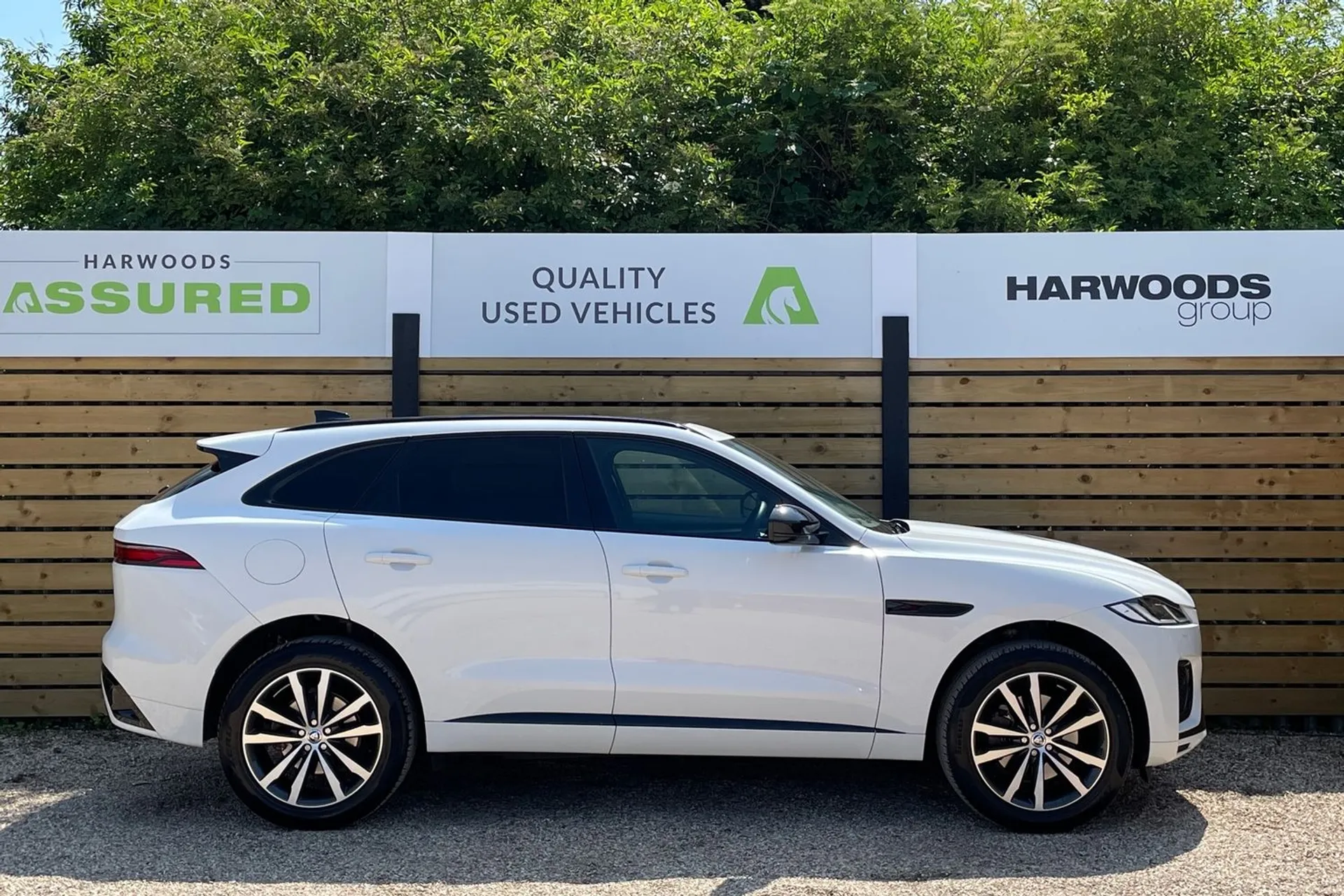 Jaguar F-PACE thumbnail image number 2