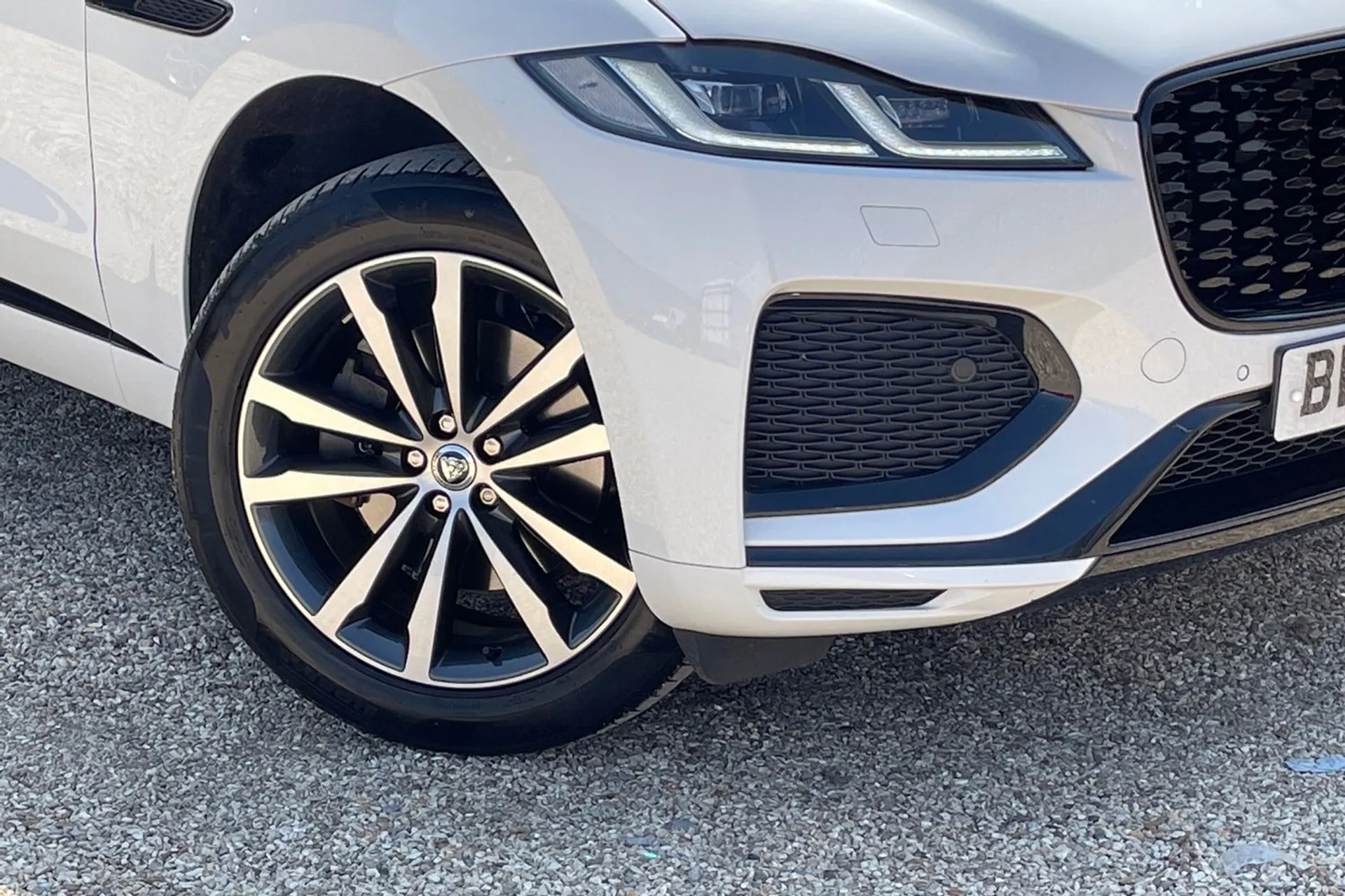 Jaguar F-PACE thumbnail image number 7