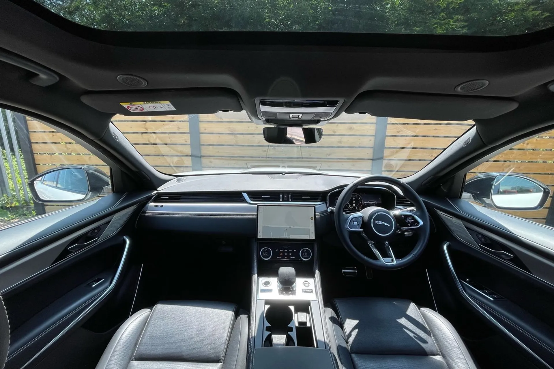 Jaguar F-PACE thumbnail image number 3