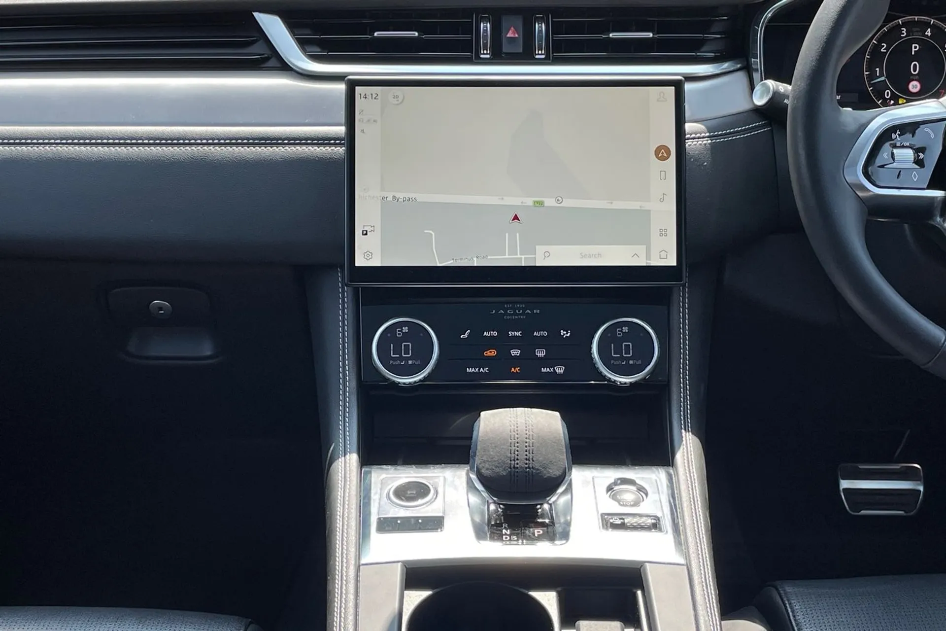 Jaguar F-PACE thumbnail image number 37