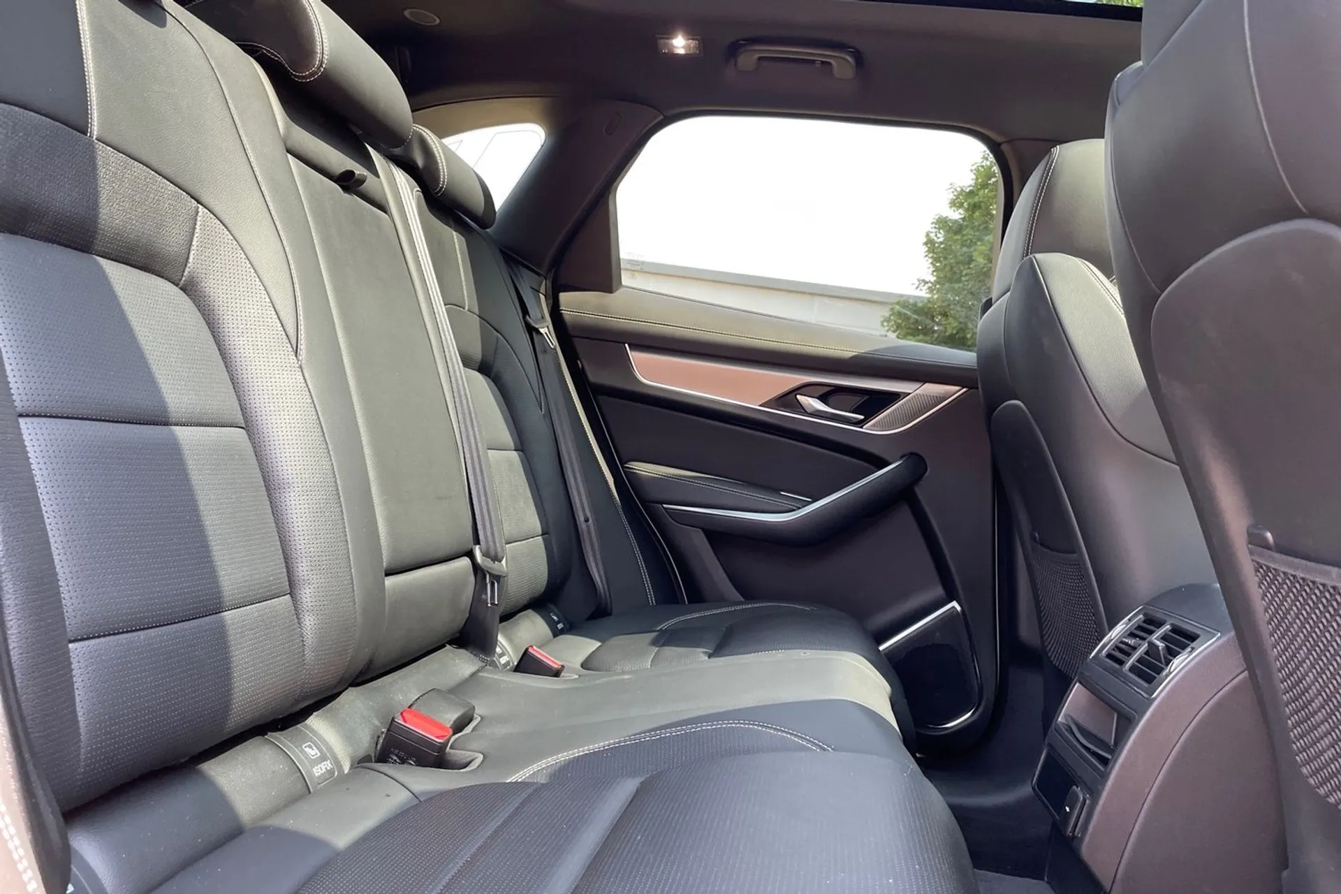Jaguar F-PACE thumbnail image number 24