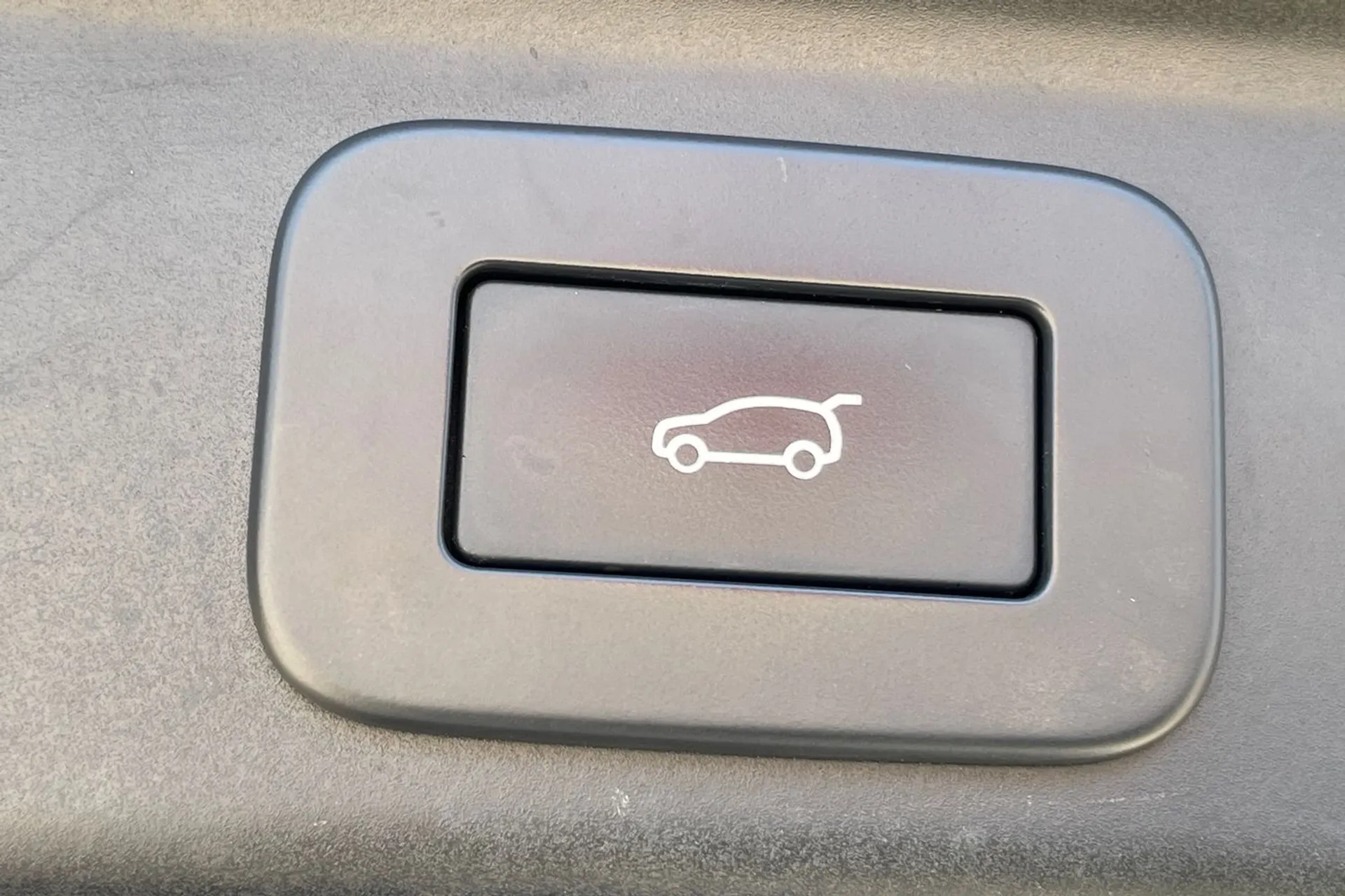 Jaguar F-PACE thumbnail image number 22