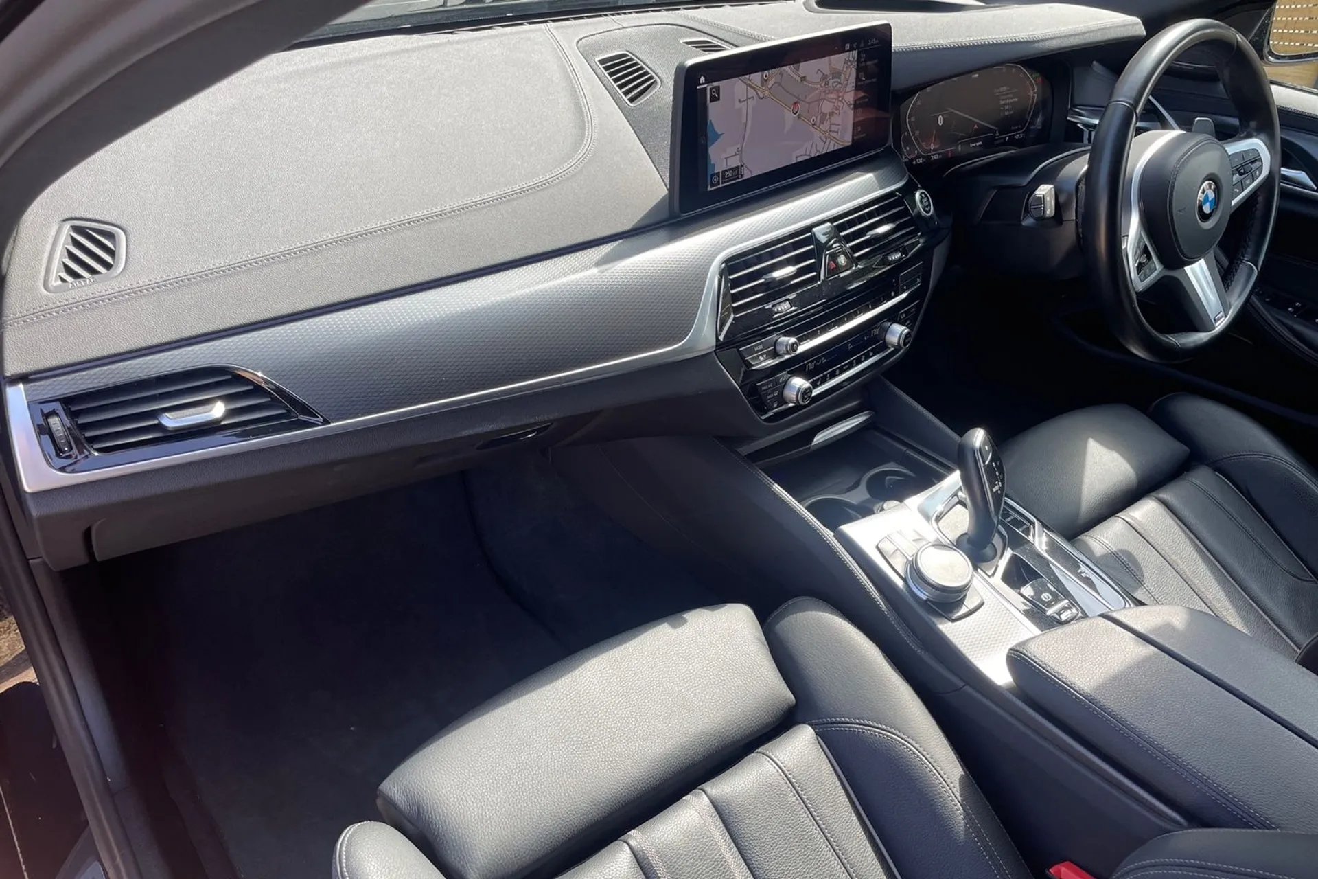 BMW 5 SERIES thumbnail image number 24
