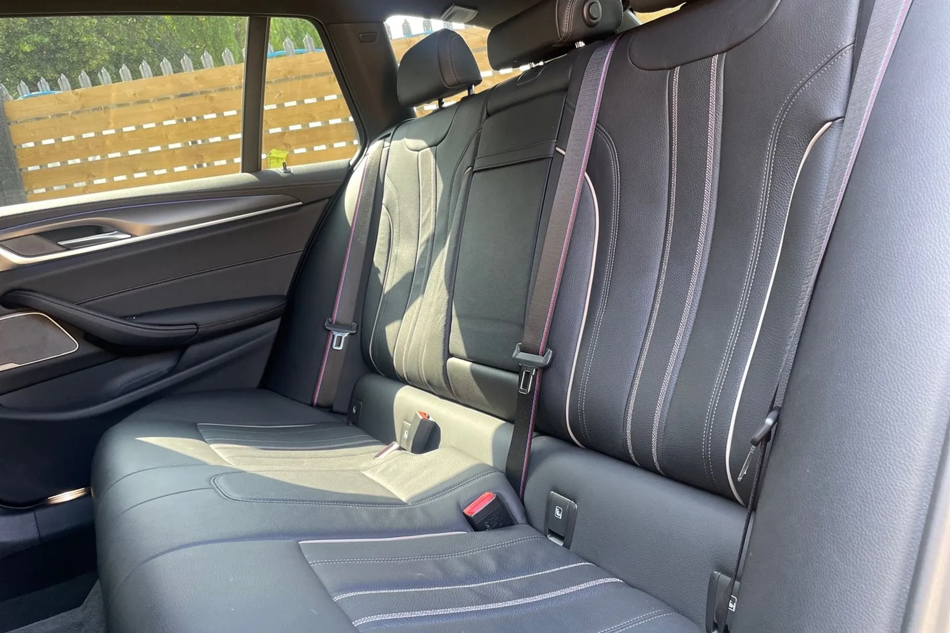 BMW 5 SERIES thumbnail image number 27