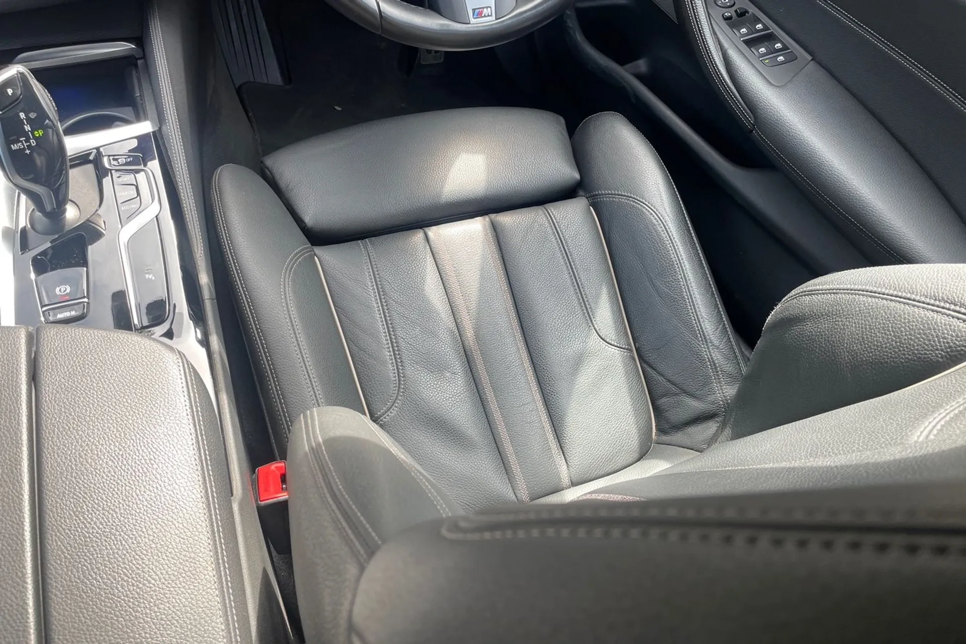 BMW 5 SERIES thumbnail image number 31