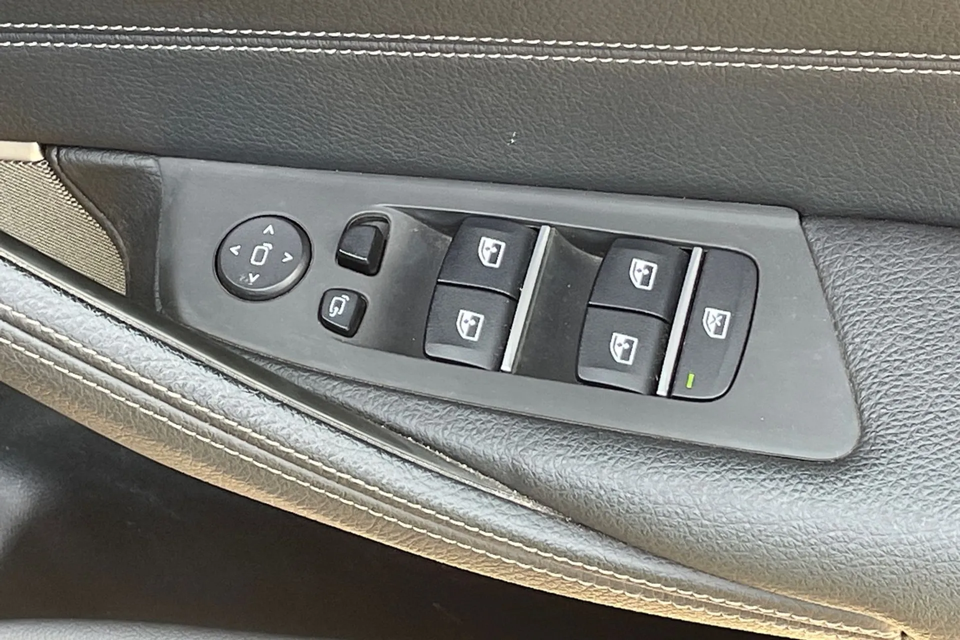 BMW 5 SERIES thumbnail image number 48