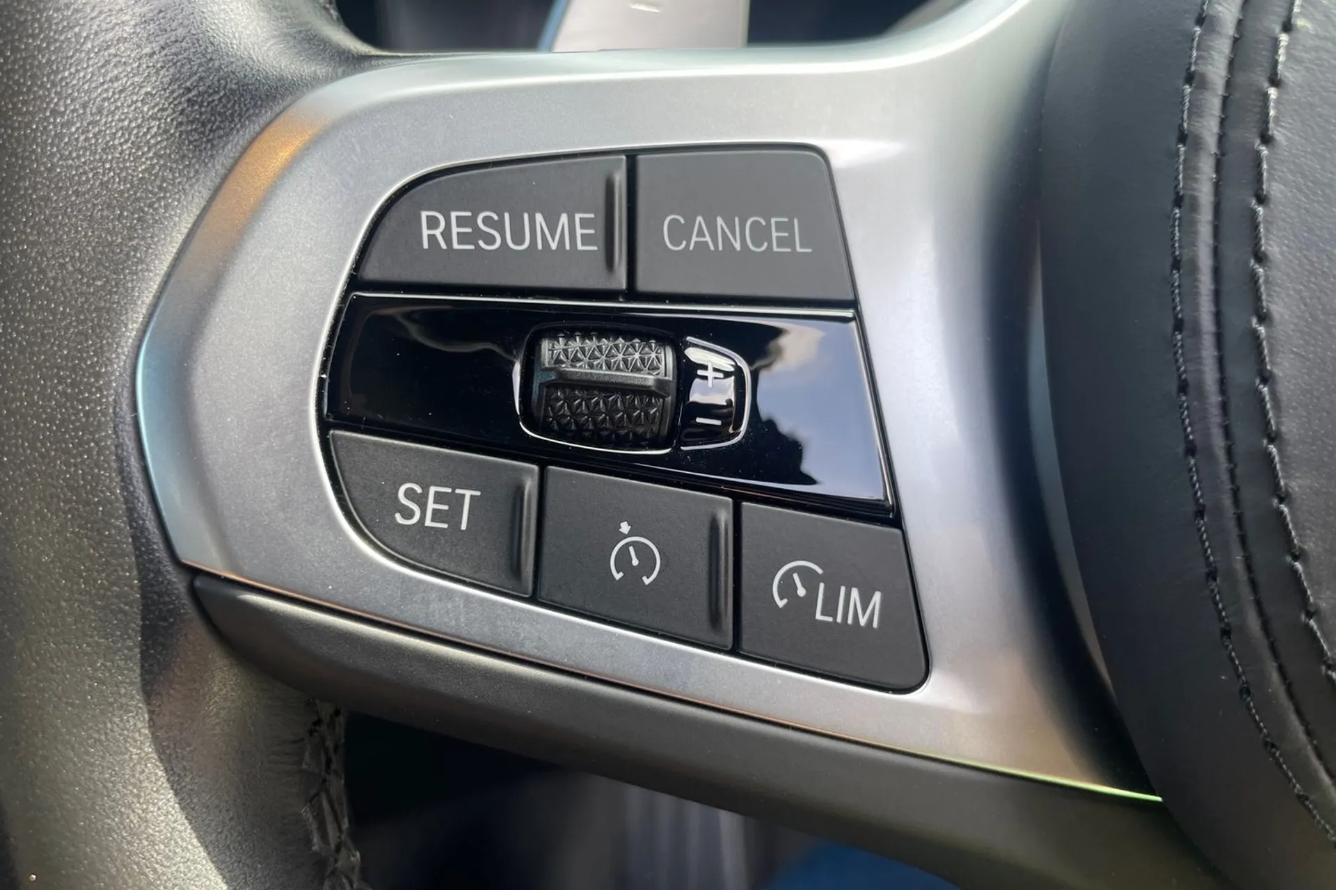 BMW 5 SERIES thumbnail image number 34
