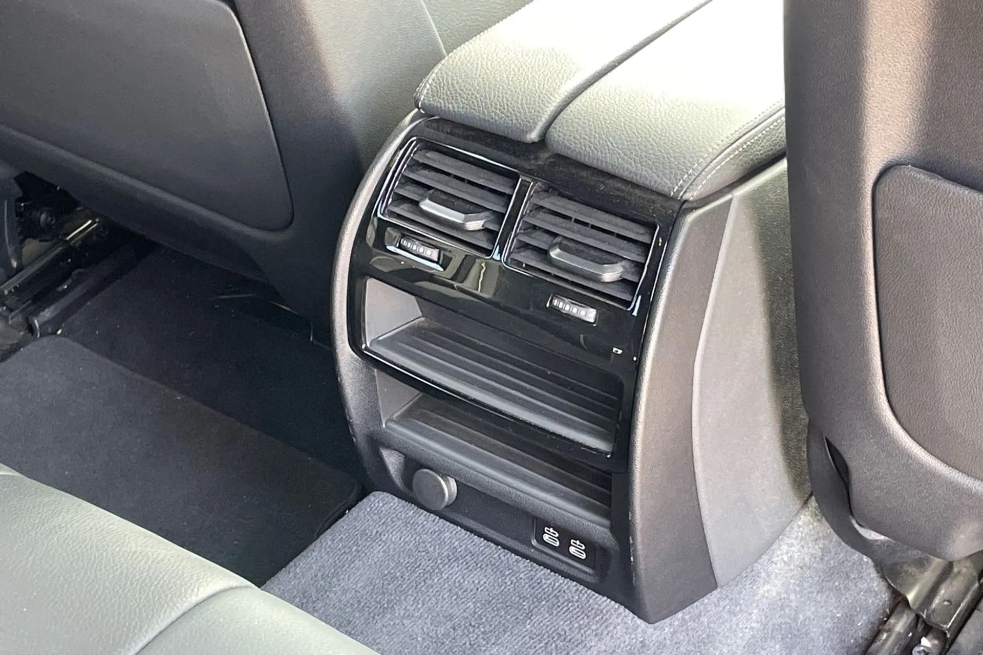 BMW 5 SERIES thumbnail image number 46