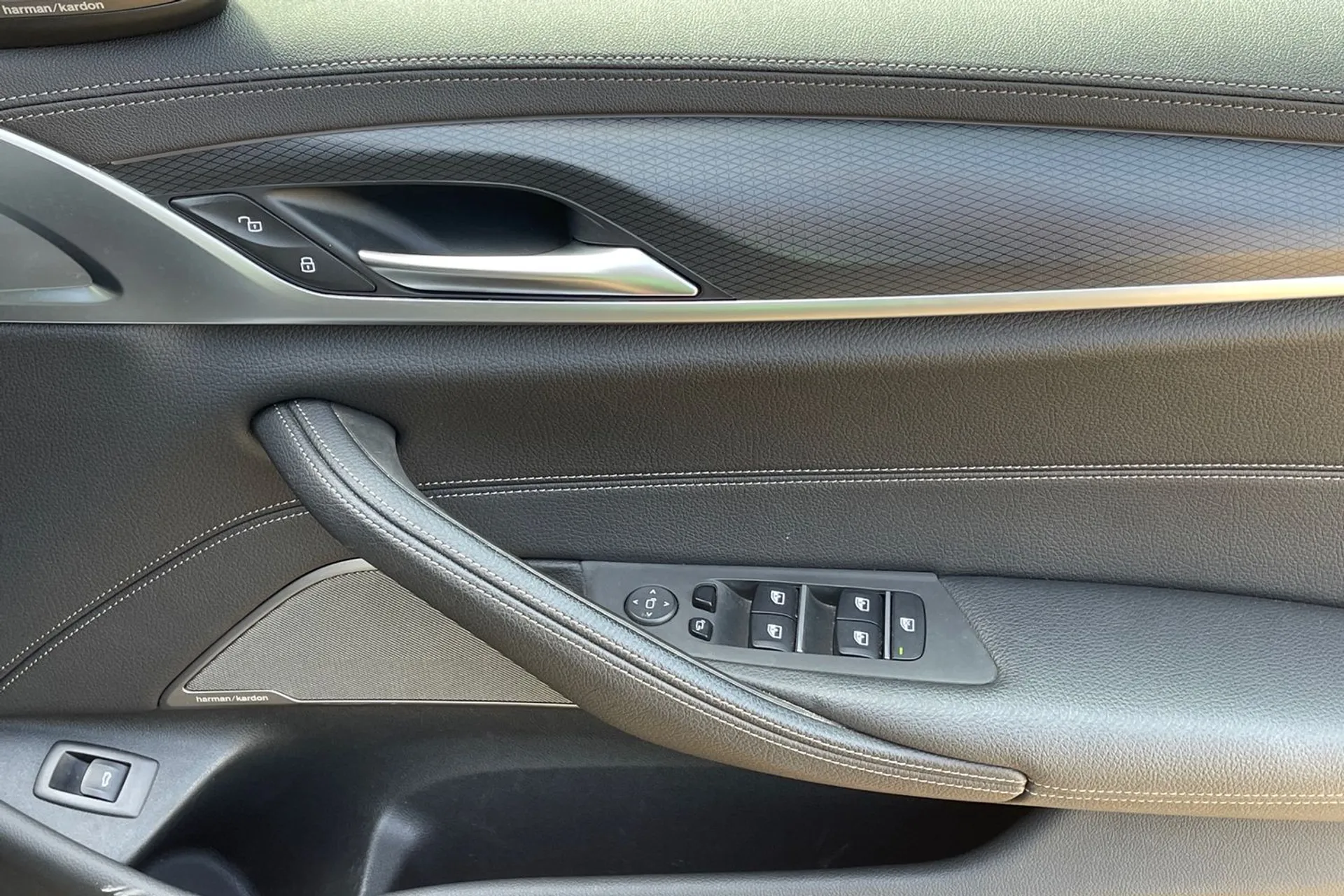 BMW 5 SERIES thumbnail image number 39