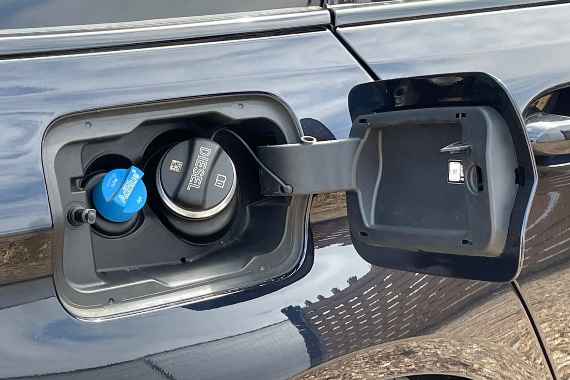 BMW 5 SERIES thumbnail image number 15