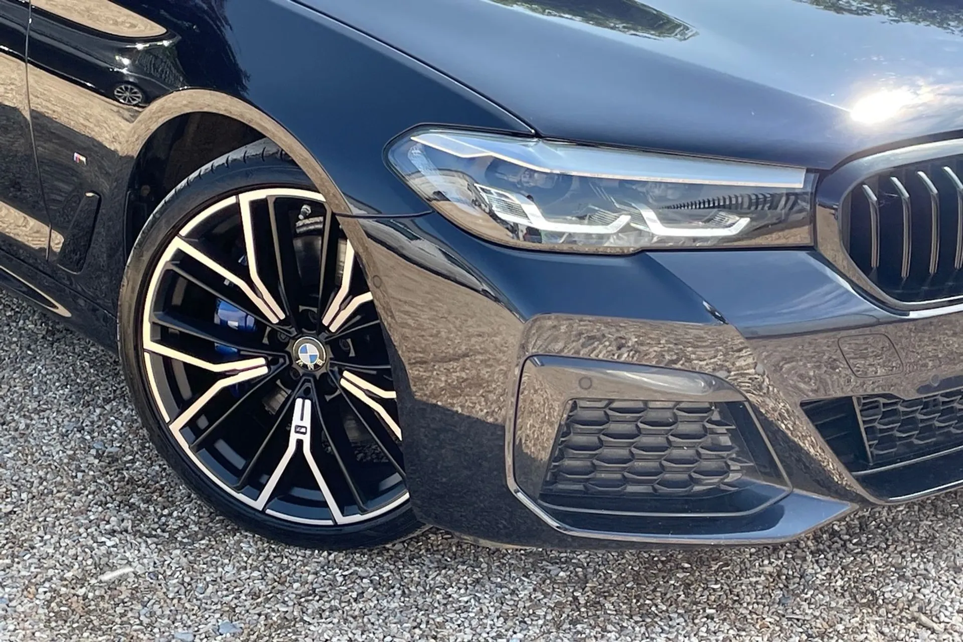 BMW 5 SERIES thumbnail image number 2