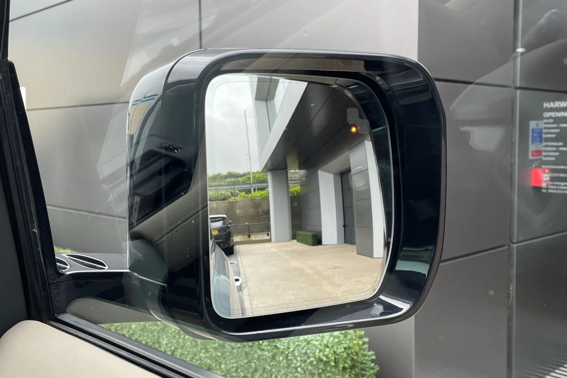 LAND ROVER DEFENDER thumbnail image number 13