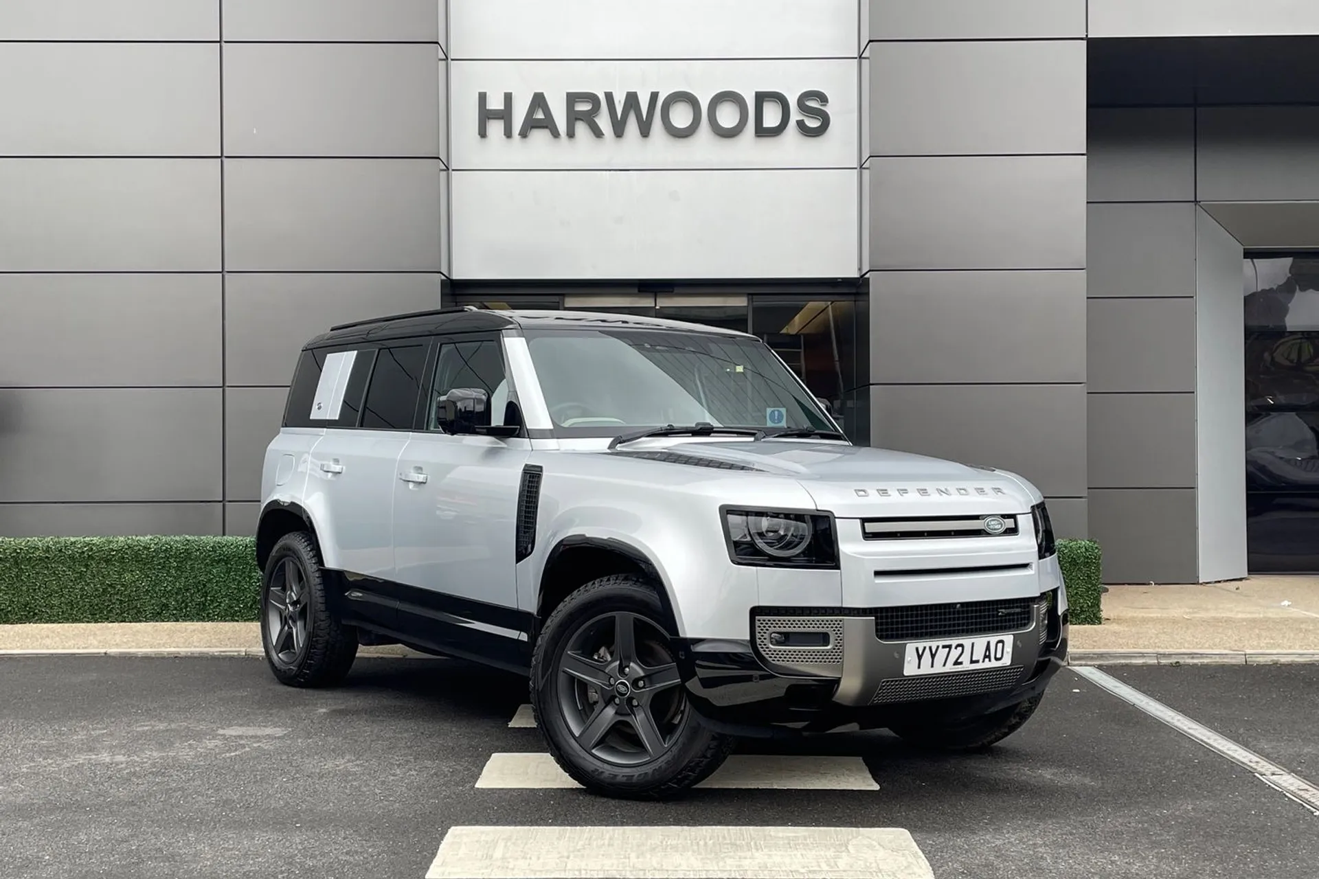 LAND ROVER DEFENDER focused image
