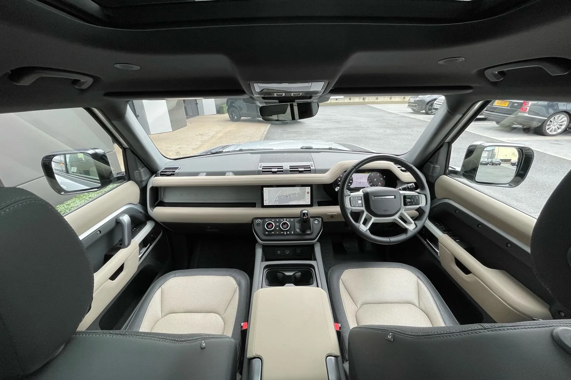 LAND ROVER DEFENDER thumbnail image number 3