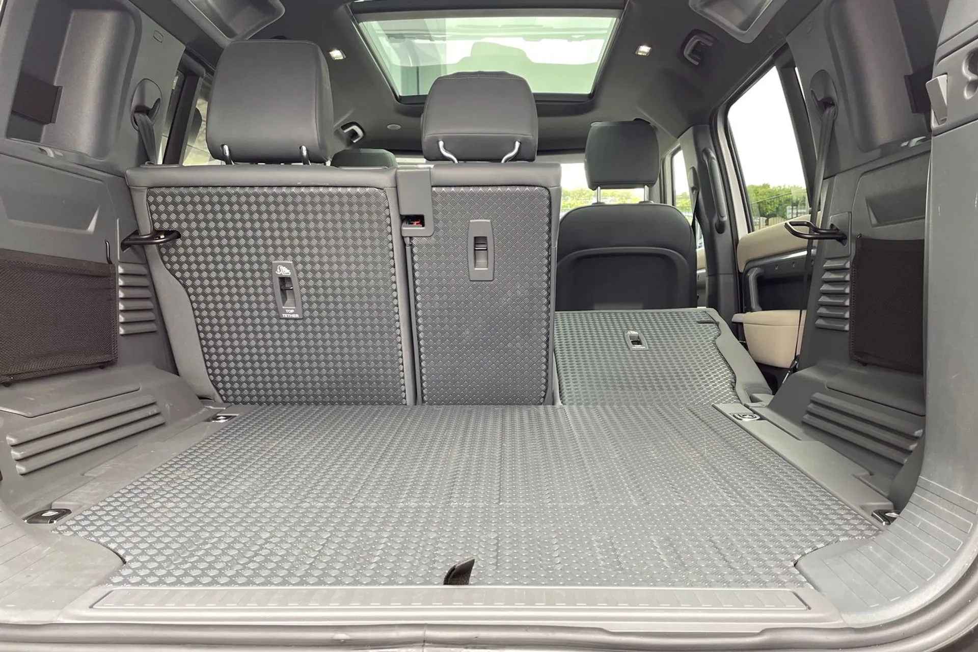 LAND ROVER DEFENDER thumbnail image number 33