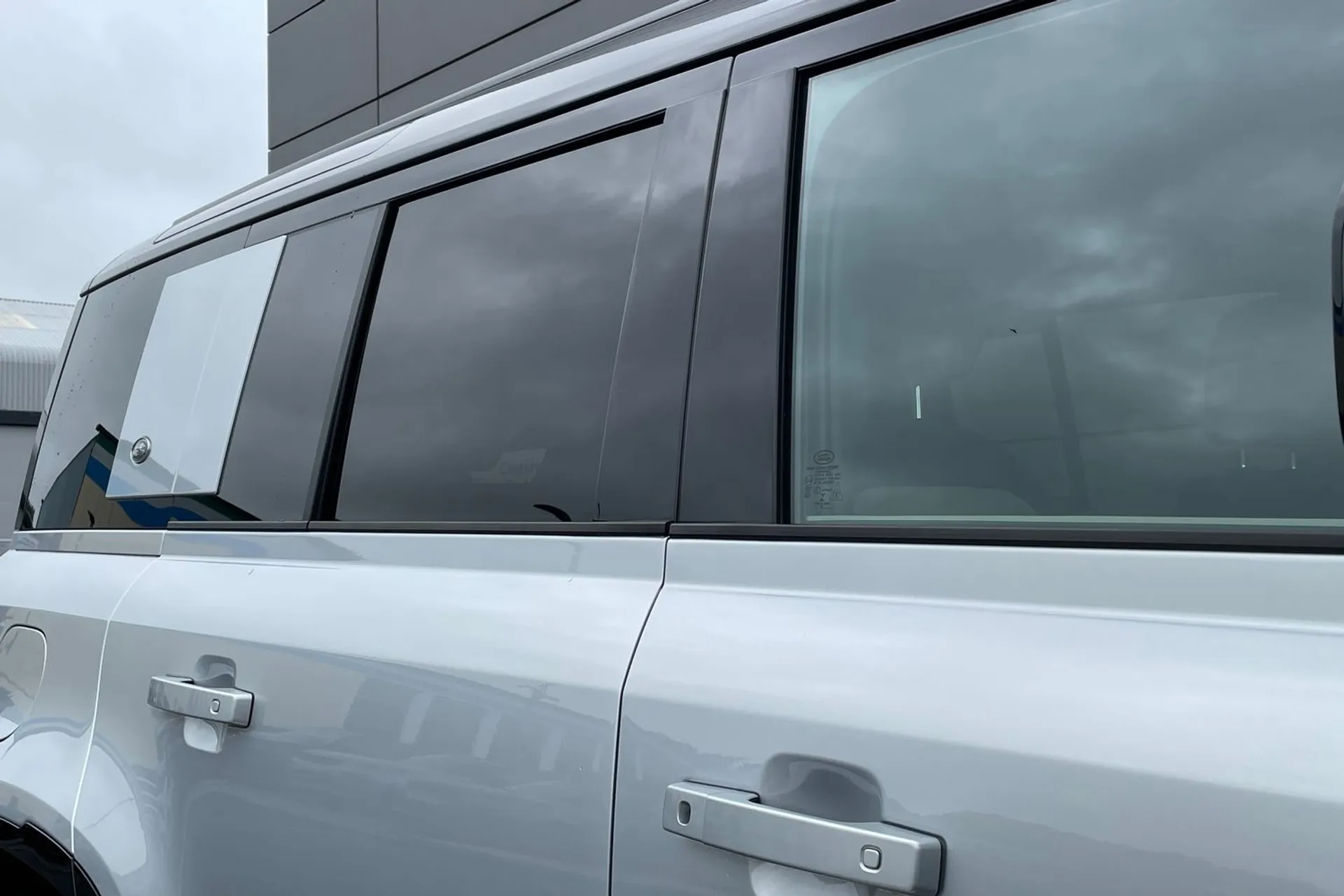 LAND ROVER DEFENDER thumbnail image number 24