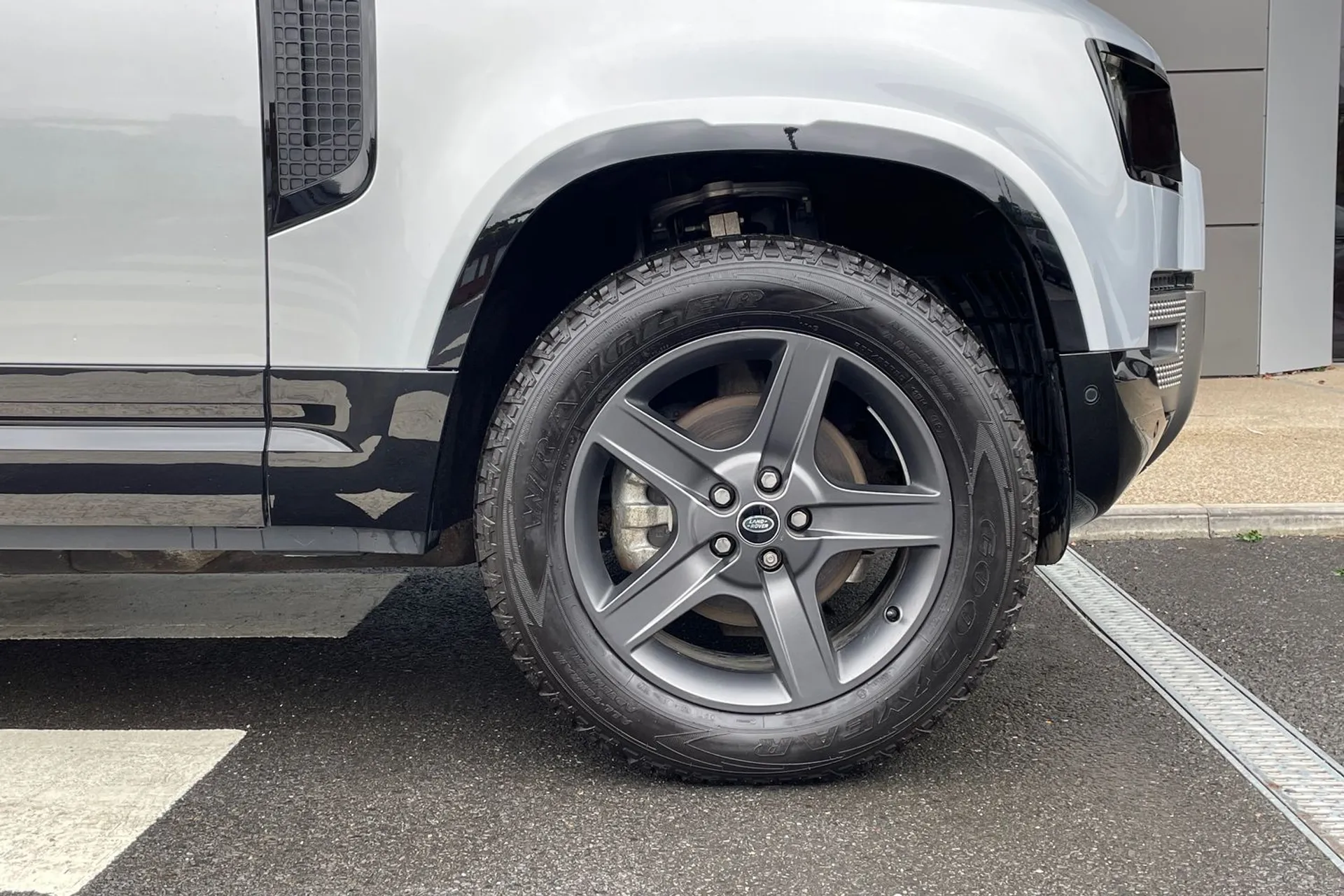 LAND ROVER DEFENDER thumbnail image number 23