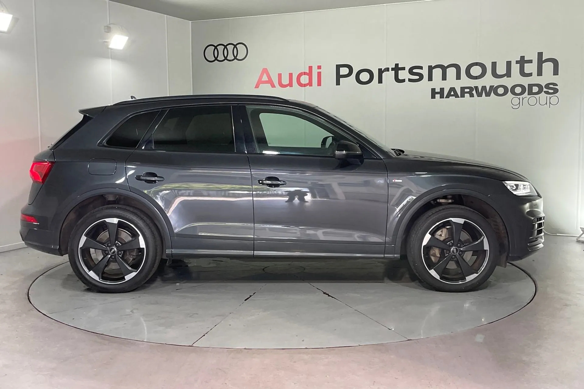 Audi Q5 thumbnail image number 2