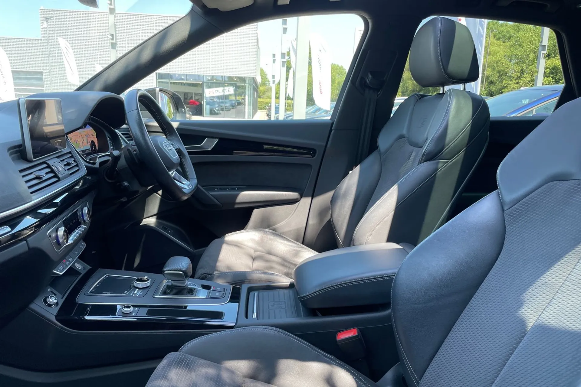 Audi Q5 thumbnail image number 28