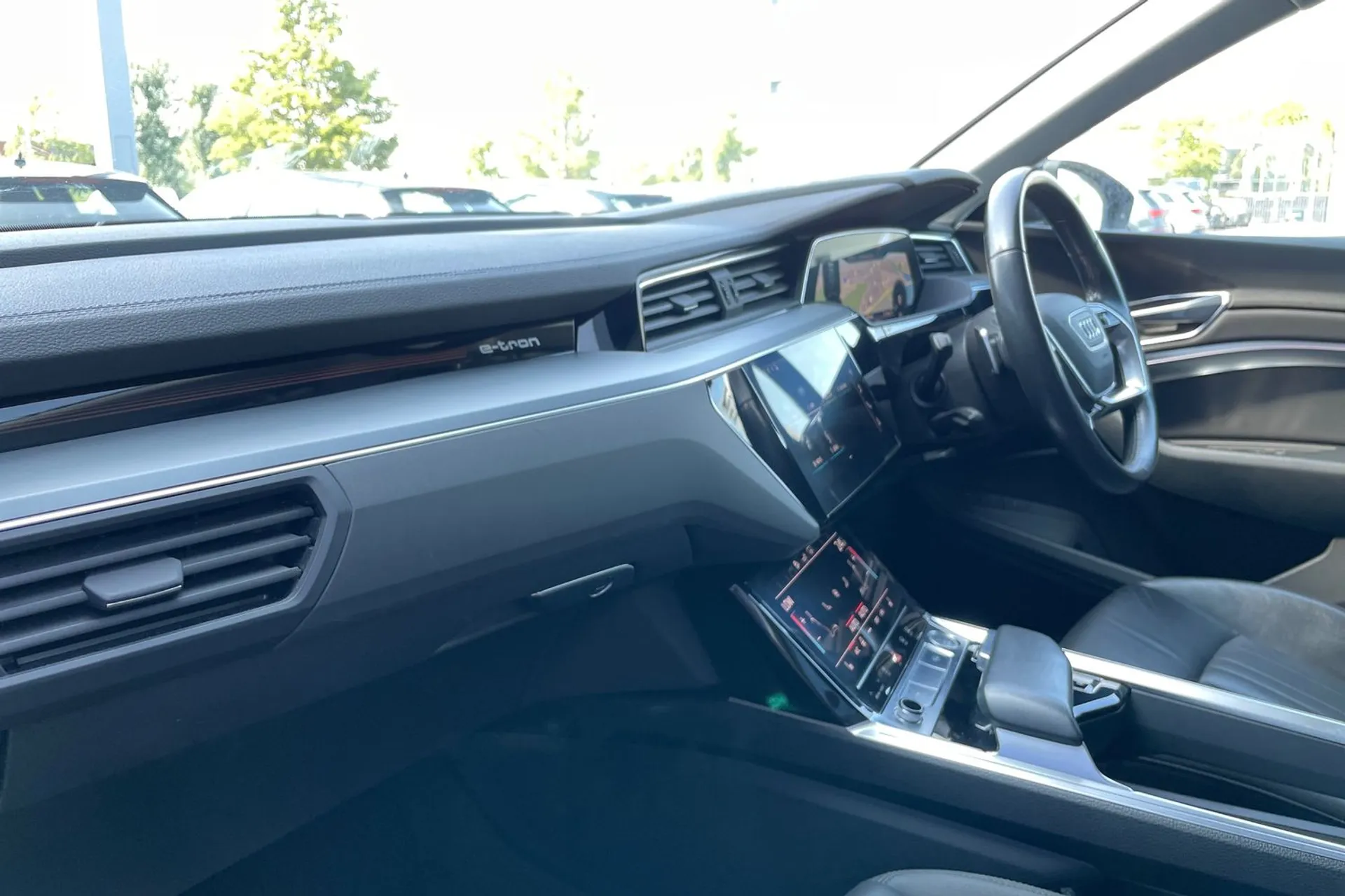 Audi e-tron thumbnail image number 26