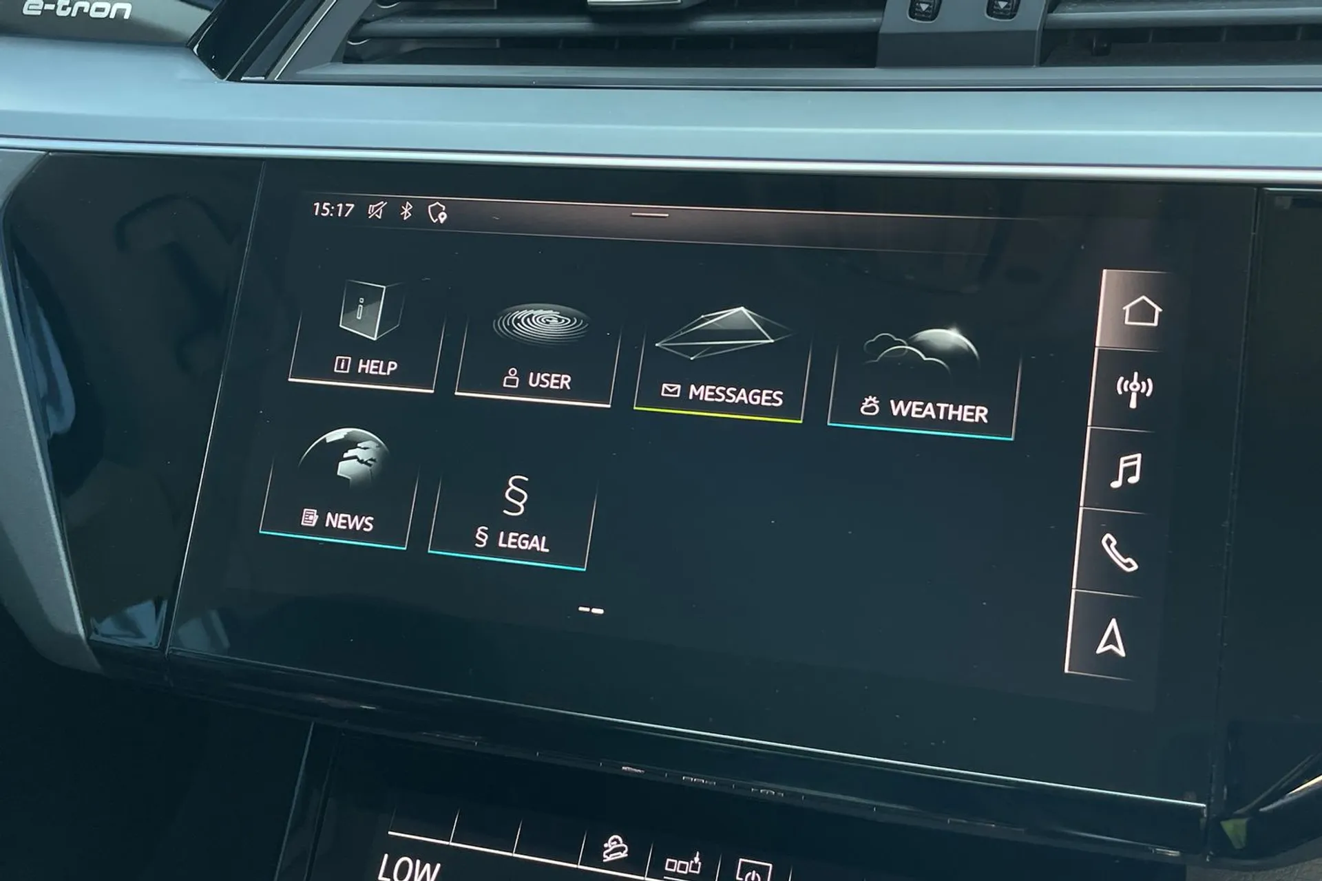 Audi e-tron thumbnail image number 43