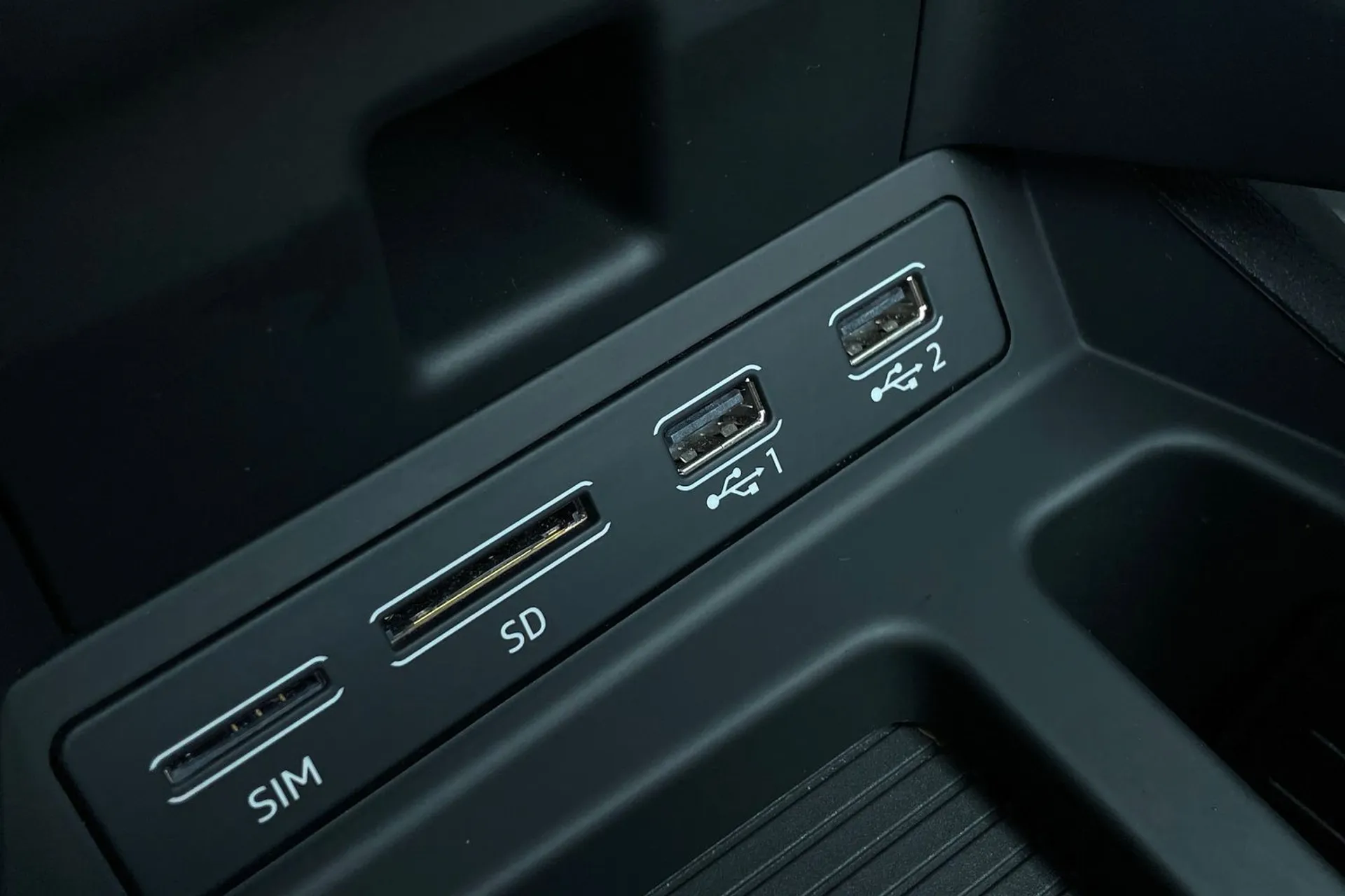 Audi e-tron thumbnail image number 44