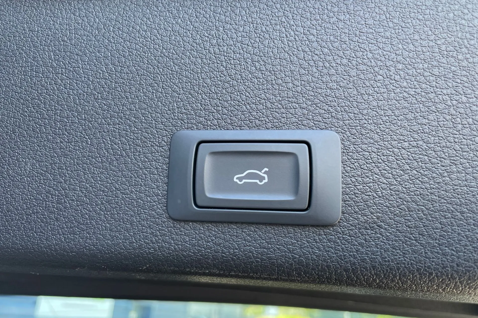 Audi e-tron thumbnail image number 18