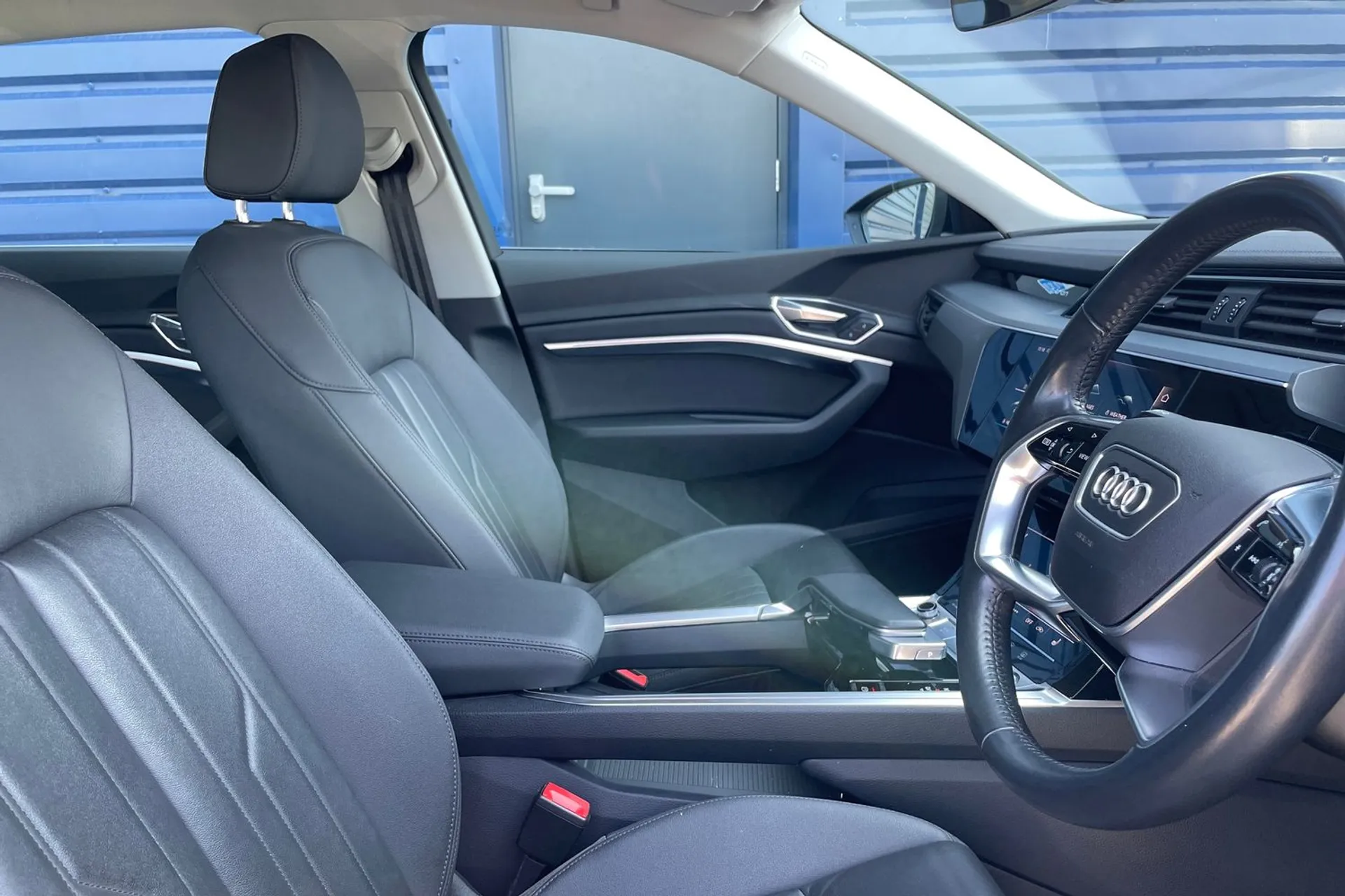 Audi e-tron thumbnail image number 23