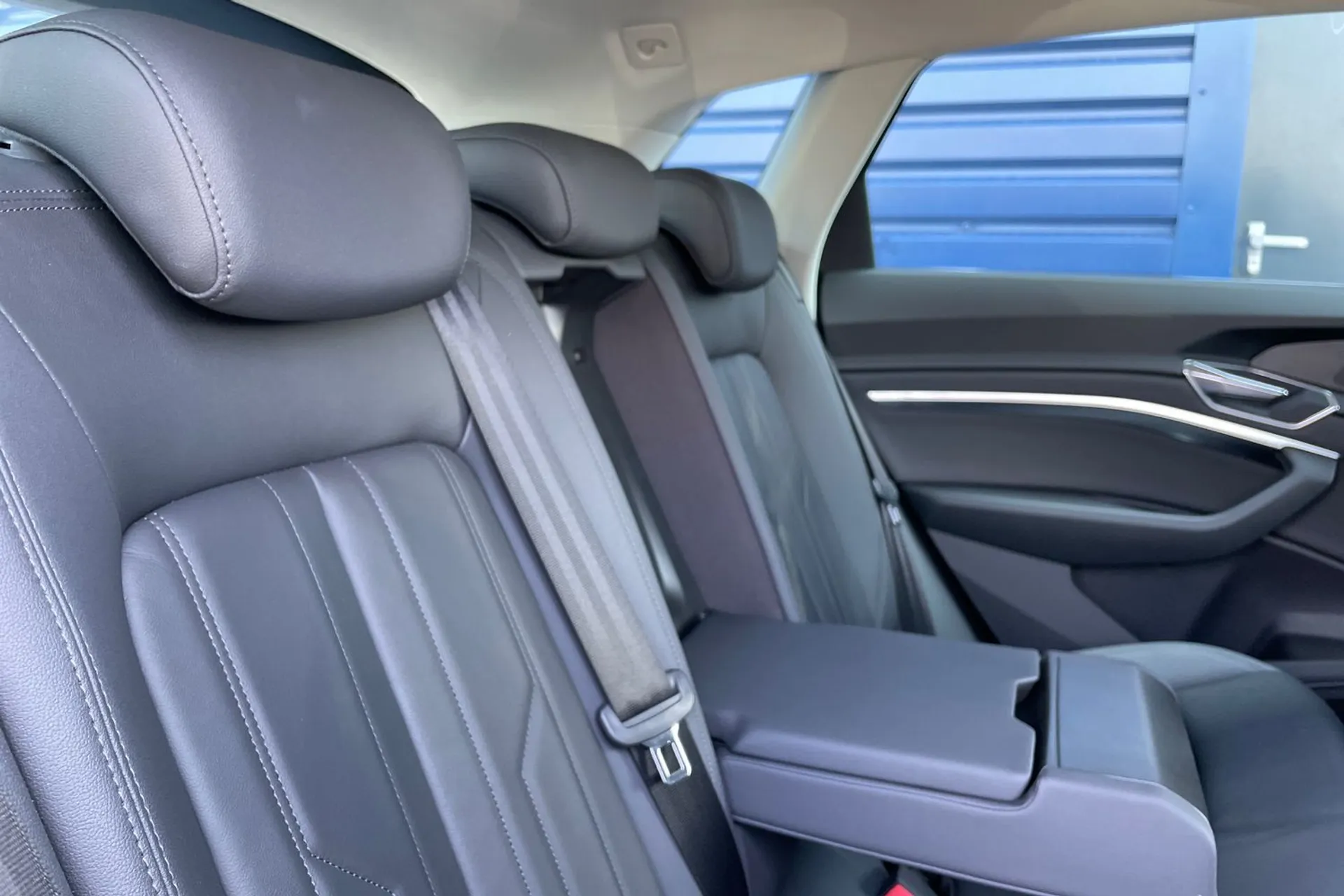 Audi e-tron thumbnail image number 20