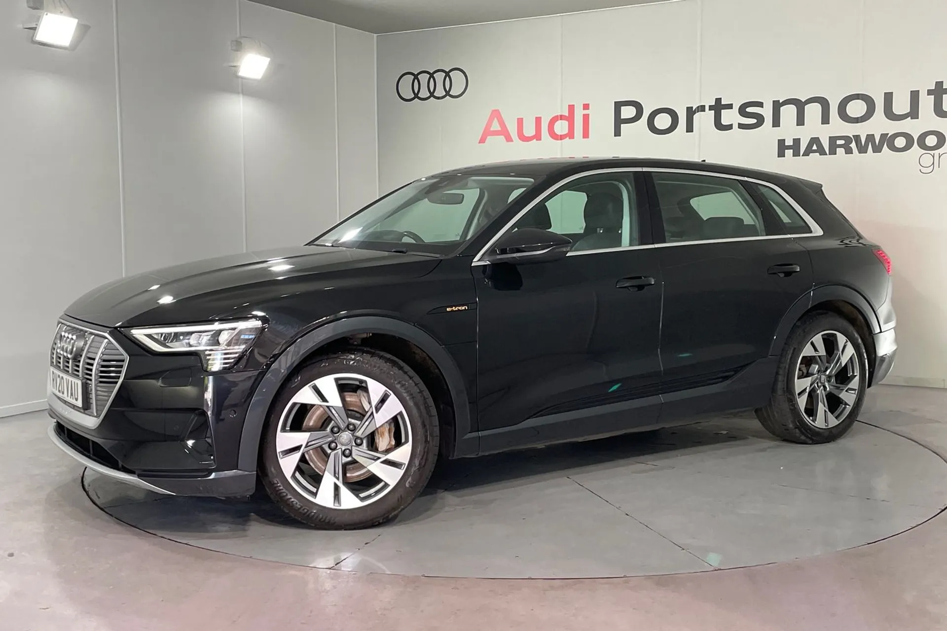 Audi e-tron thumbnail image number 5