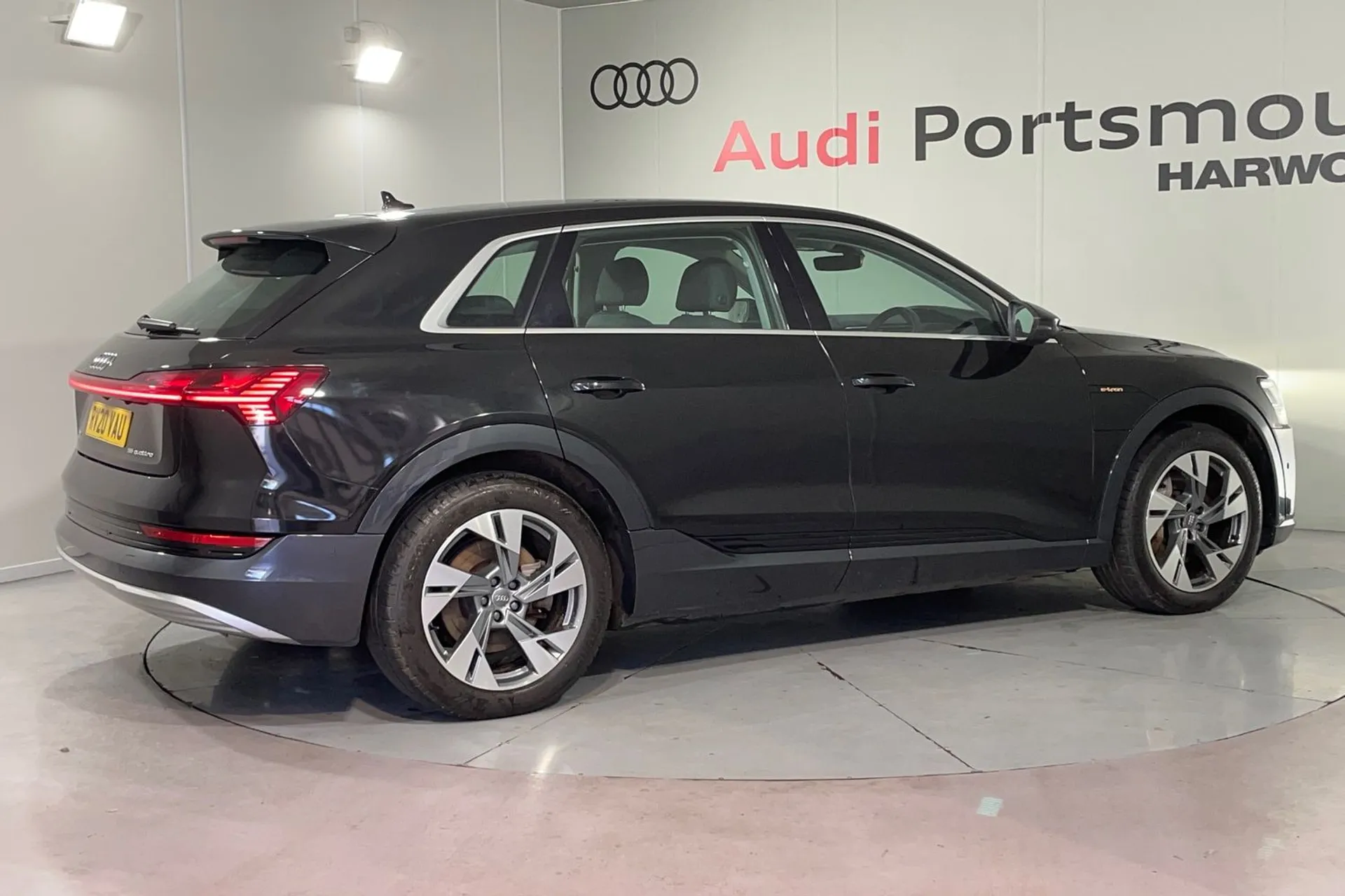 Audi e-tron thumbnail image number 8