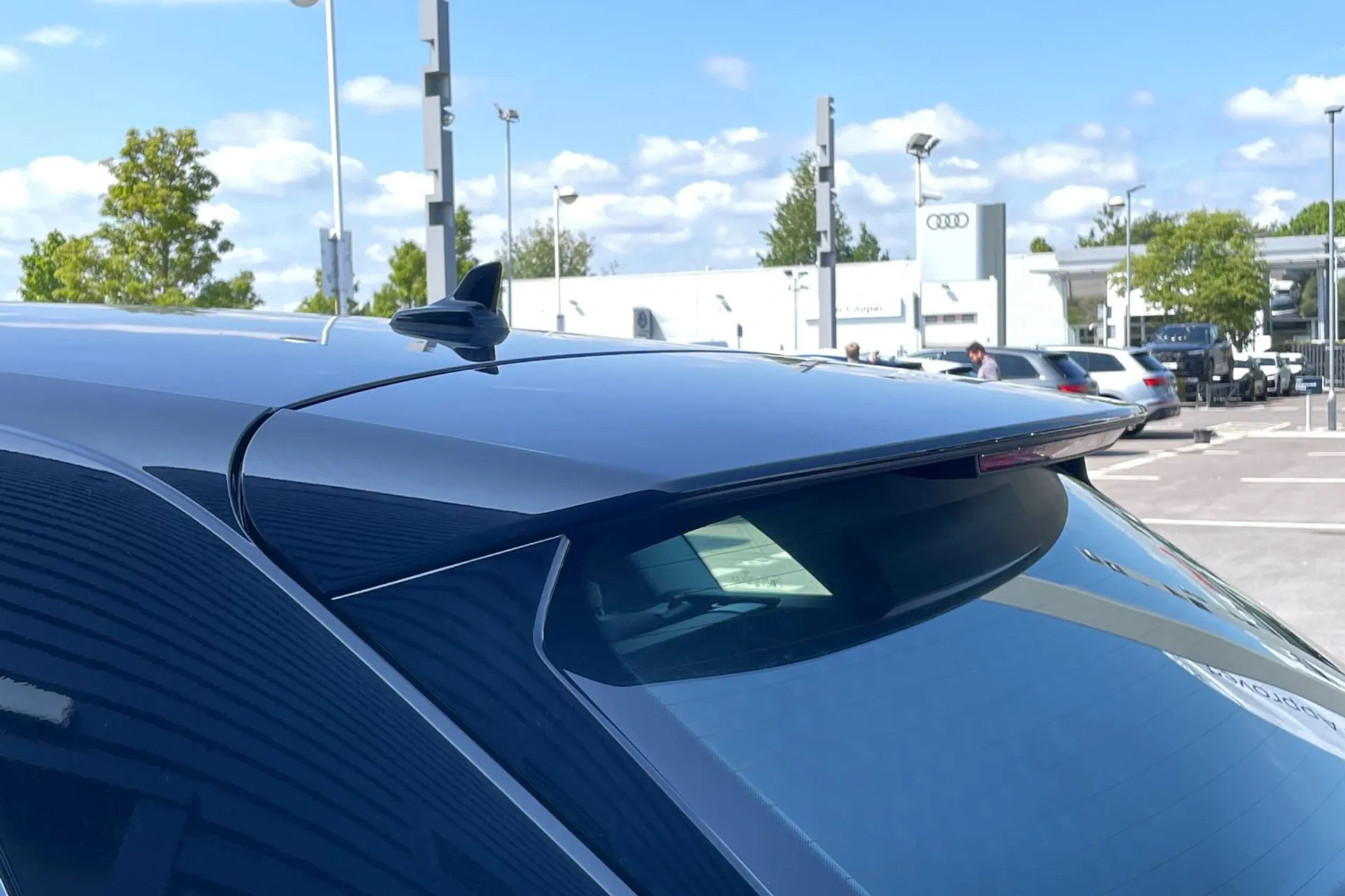 Audi e-tron thumbnail image number 13
