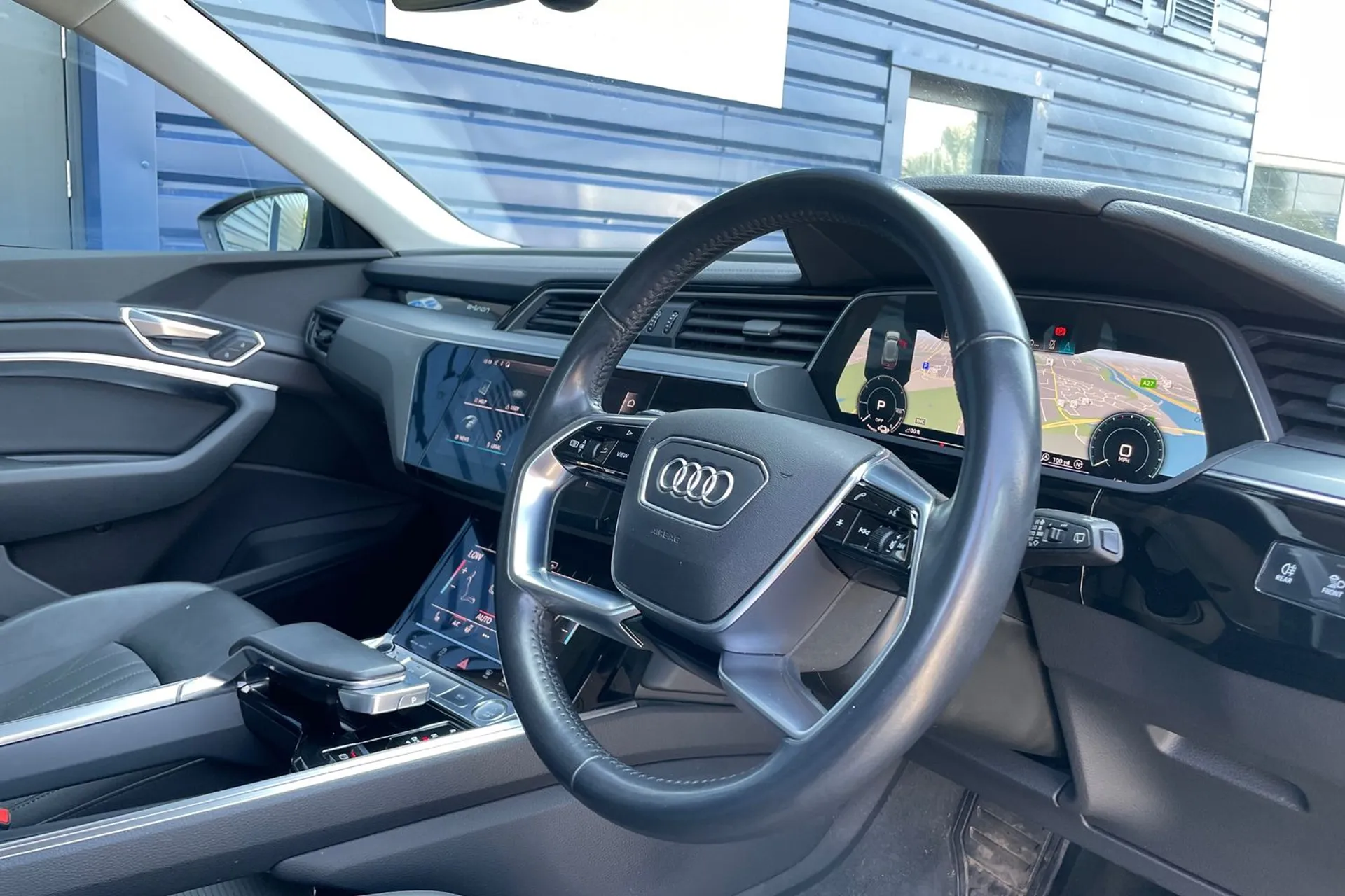Audi e-tron thumbnail image number 24