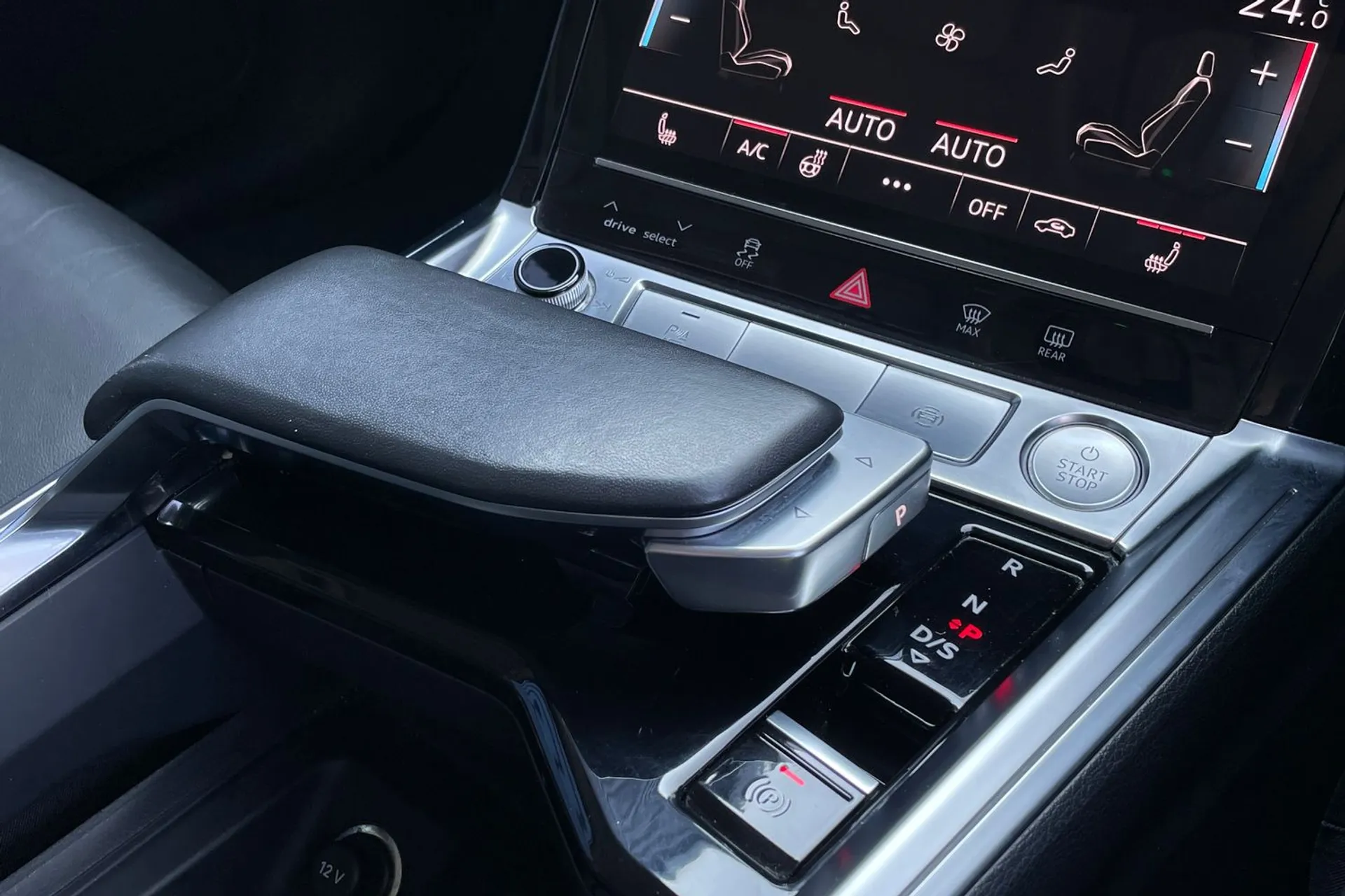 Audi e-tron thumbnail image number 42