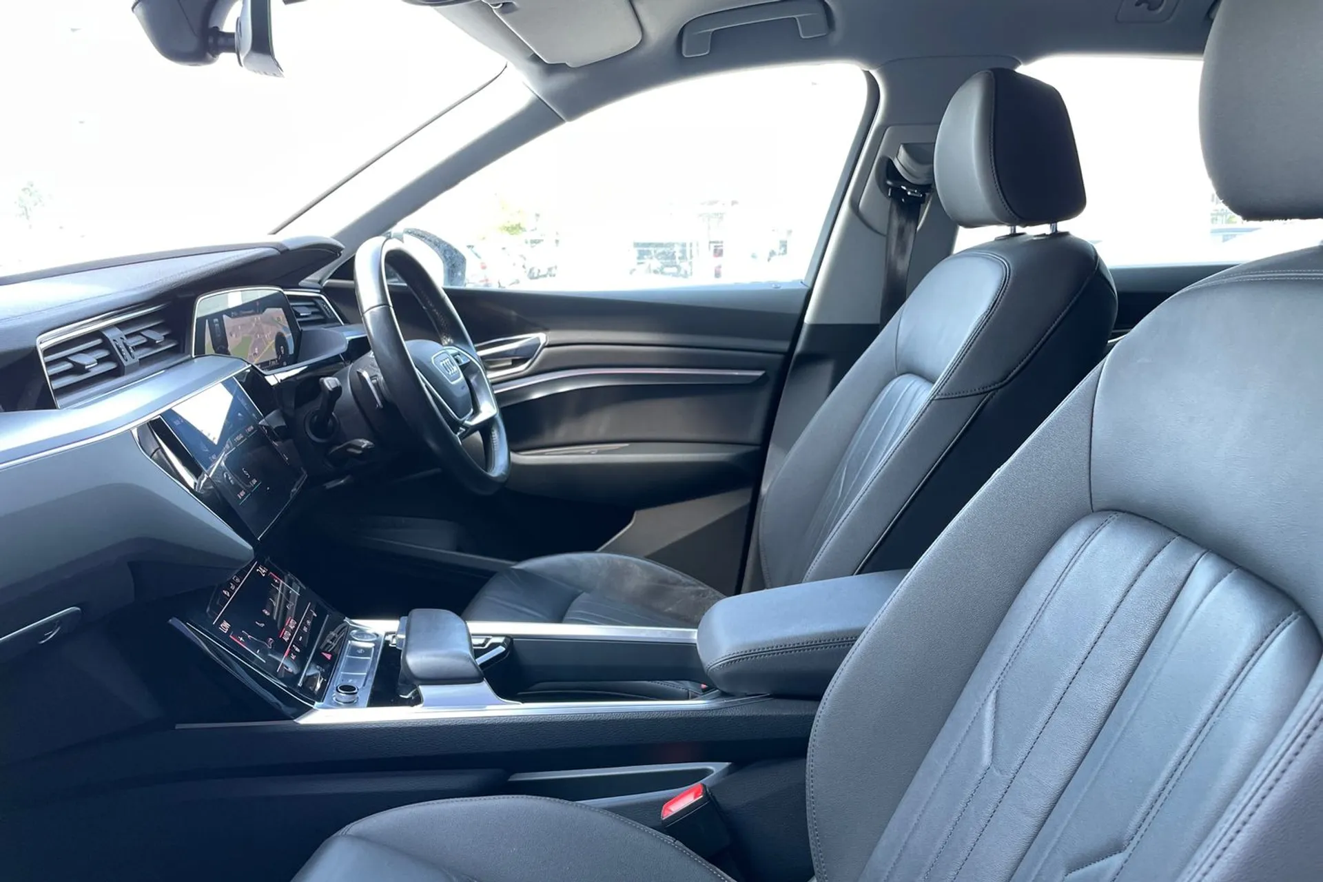 Audi e-tron thumbnail image number 27
