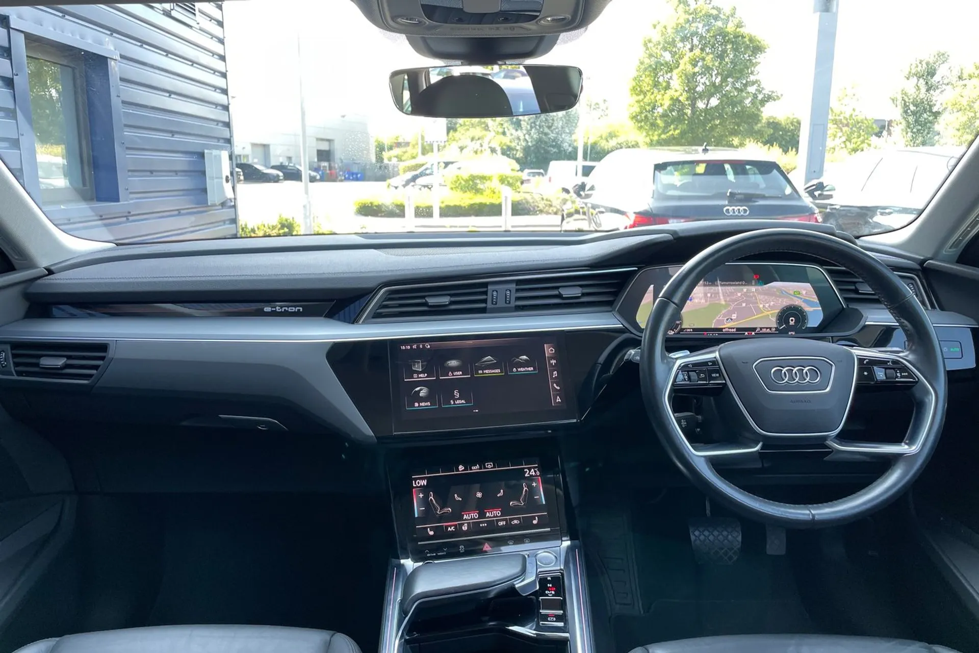 Audi e-tron thumbnail image number 3