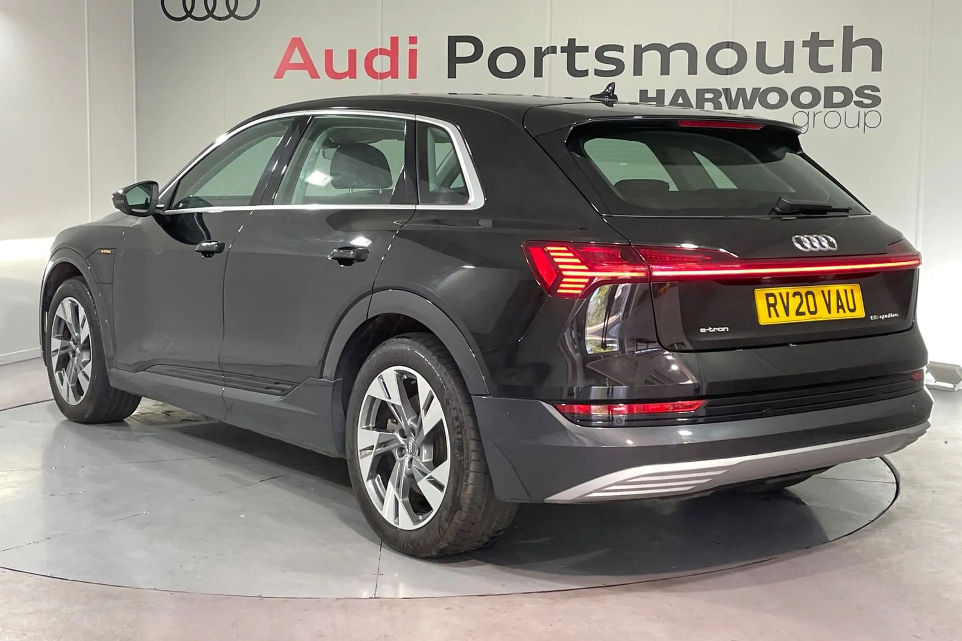 Audi e-tron thumbnail image number 9