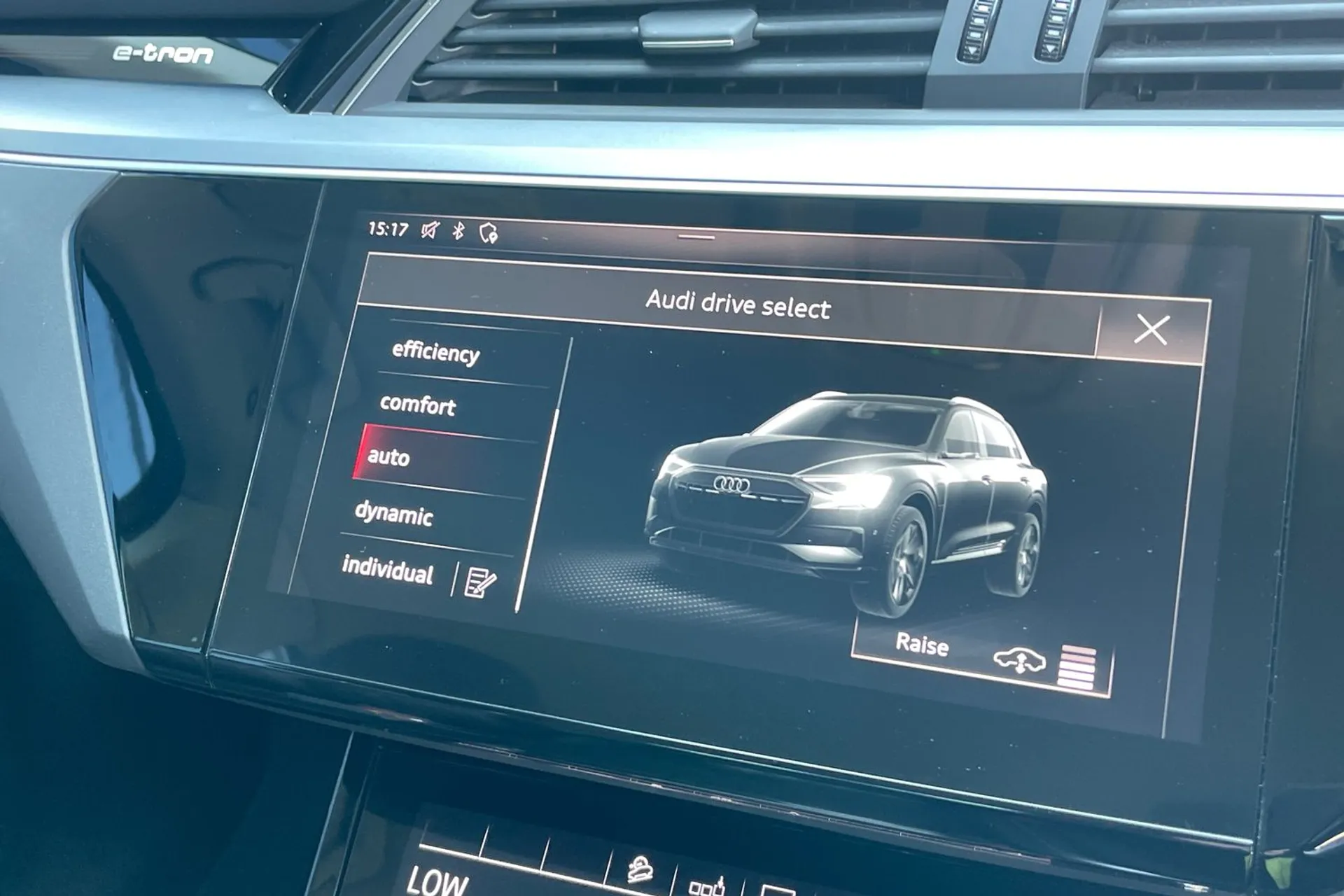 Audi e-tron thumbnail image number 35