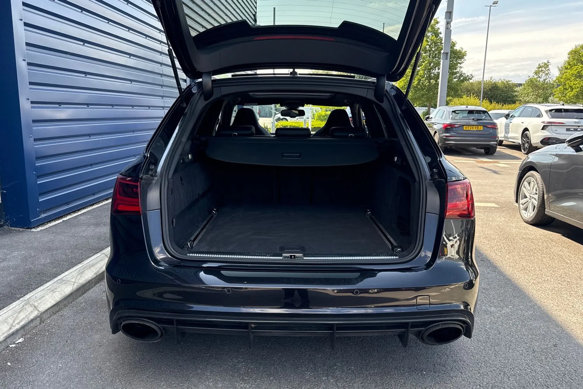 Audi RS6 thumbnail image number 19
