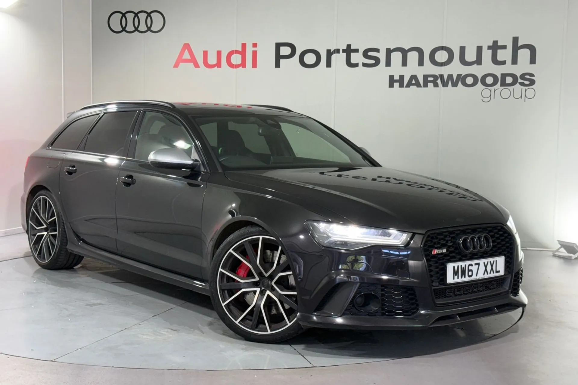 Audi RS6 focused image