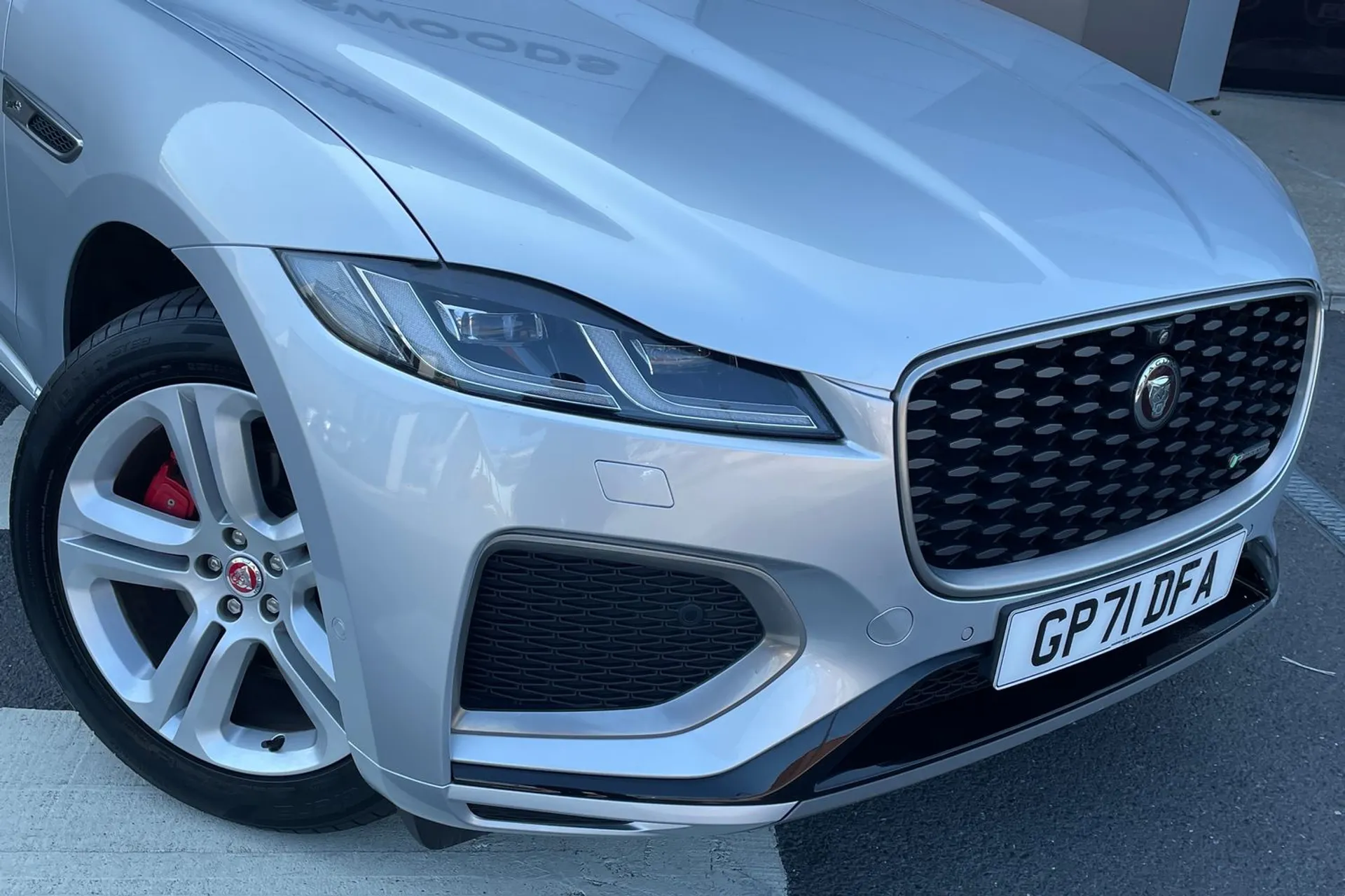 Jaguar F-PACE thumbnail image number 23