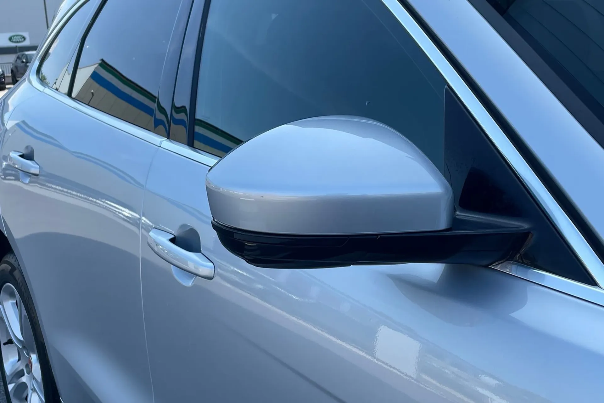 Jaguar F-PACE thumbnail image number 28