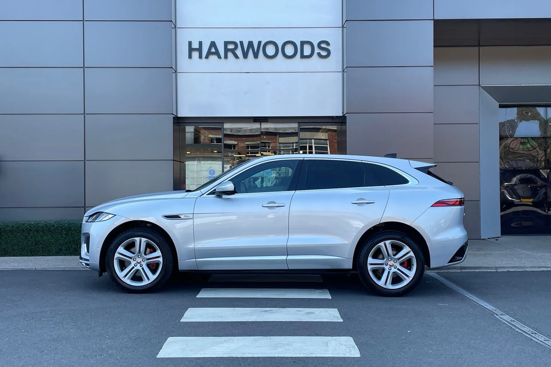 Jaguar F-PACE thumbnail image number 11