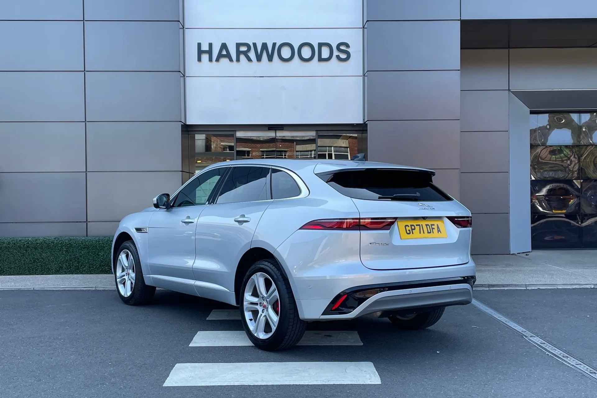 Jaguar F-PACE thumbnail image number 10