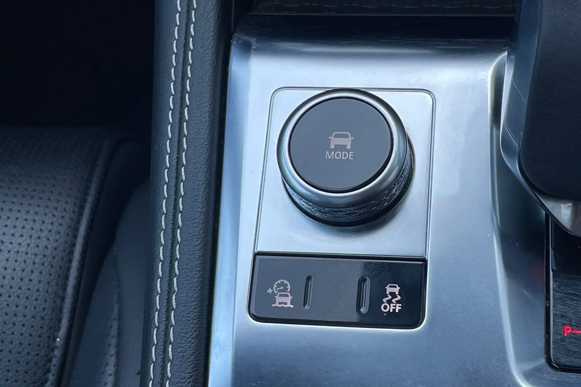 Jaguar F-PACE thumbnail image number 61