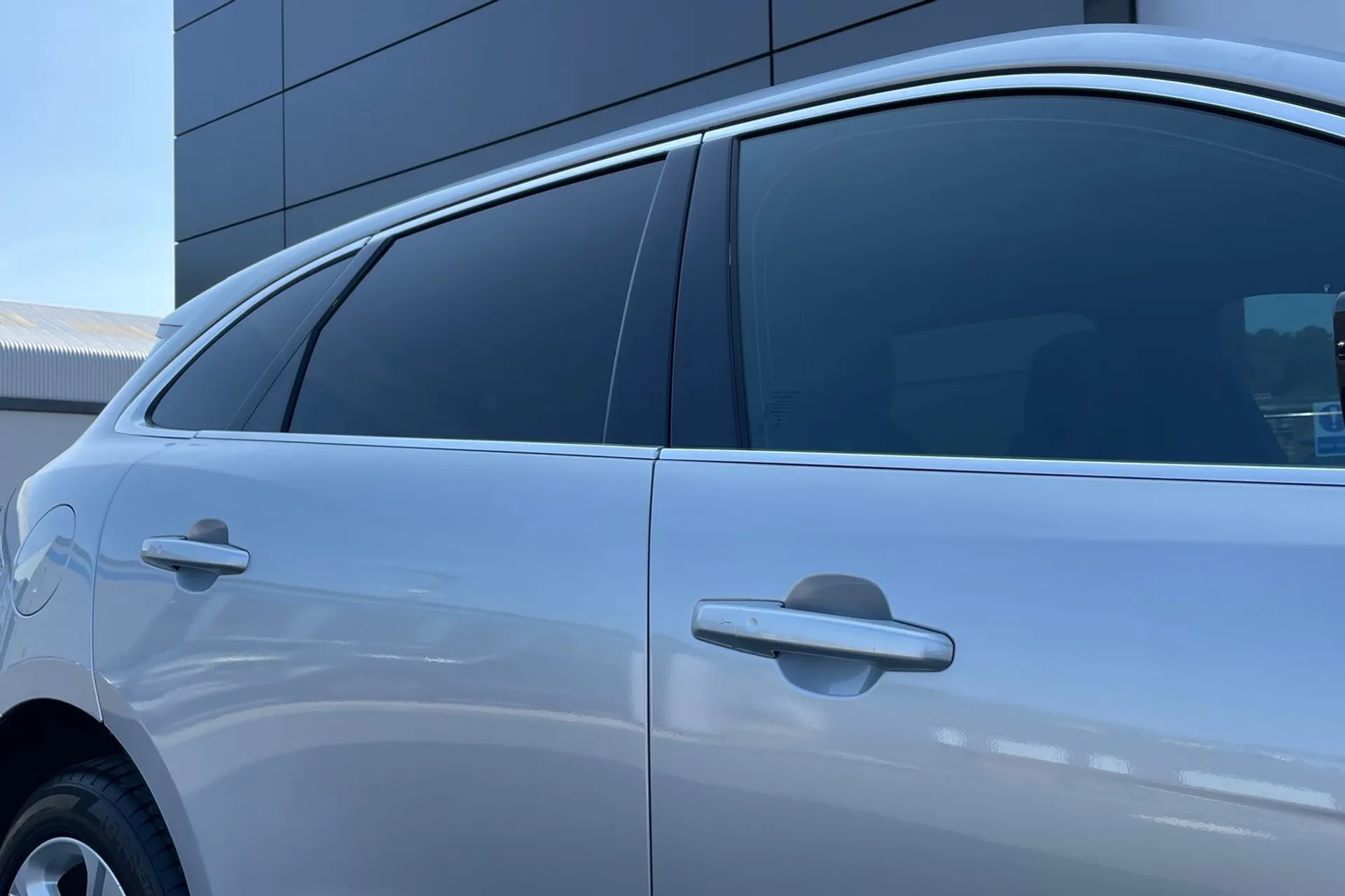 Jaguar F-PACE thumbnail image number 25
