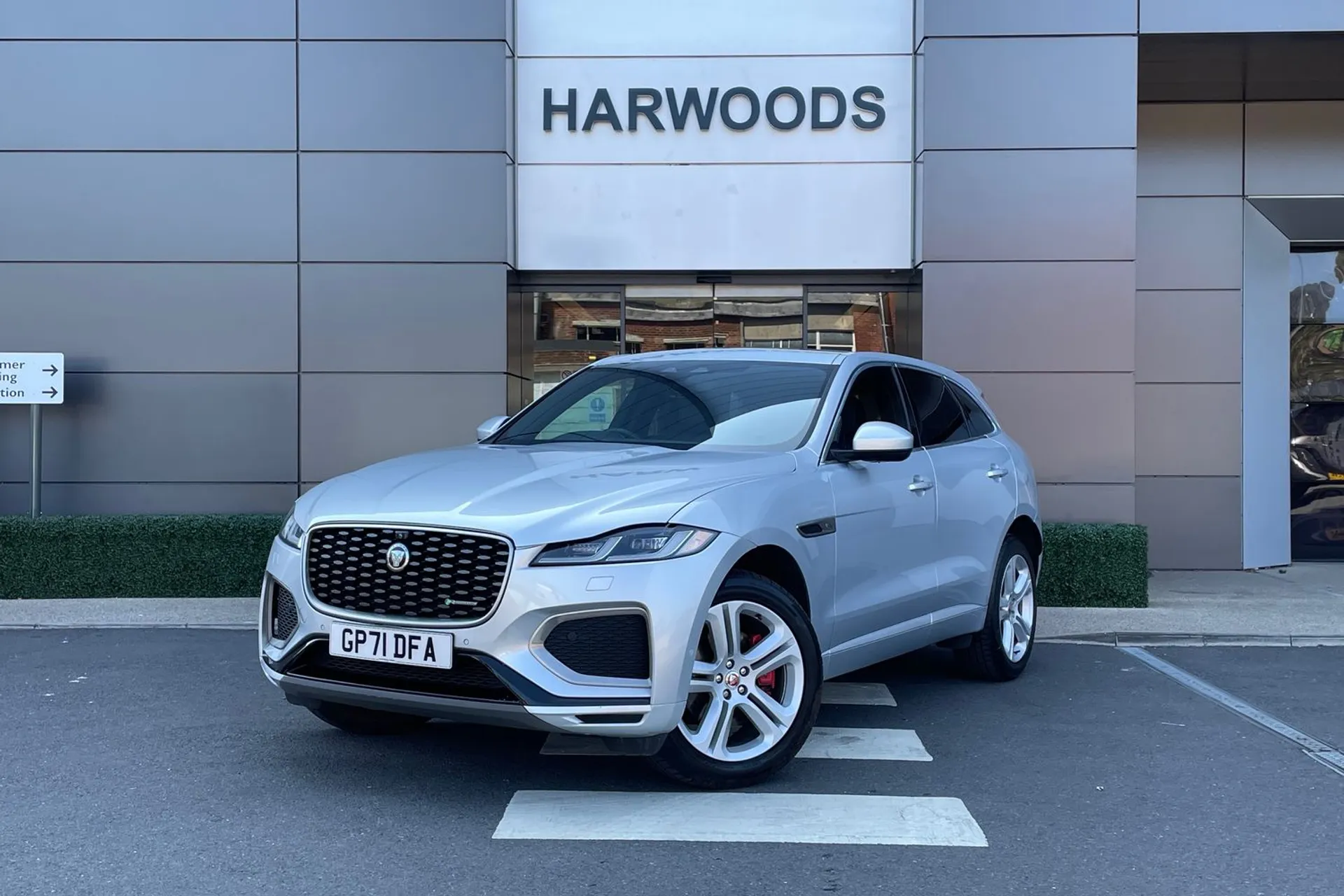 Jaguar F-PACE thumbnail image number 14