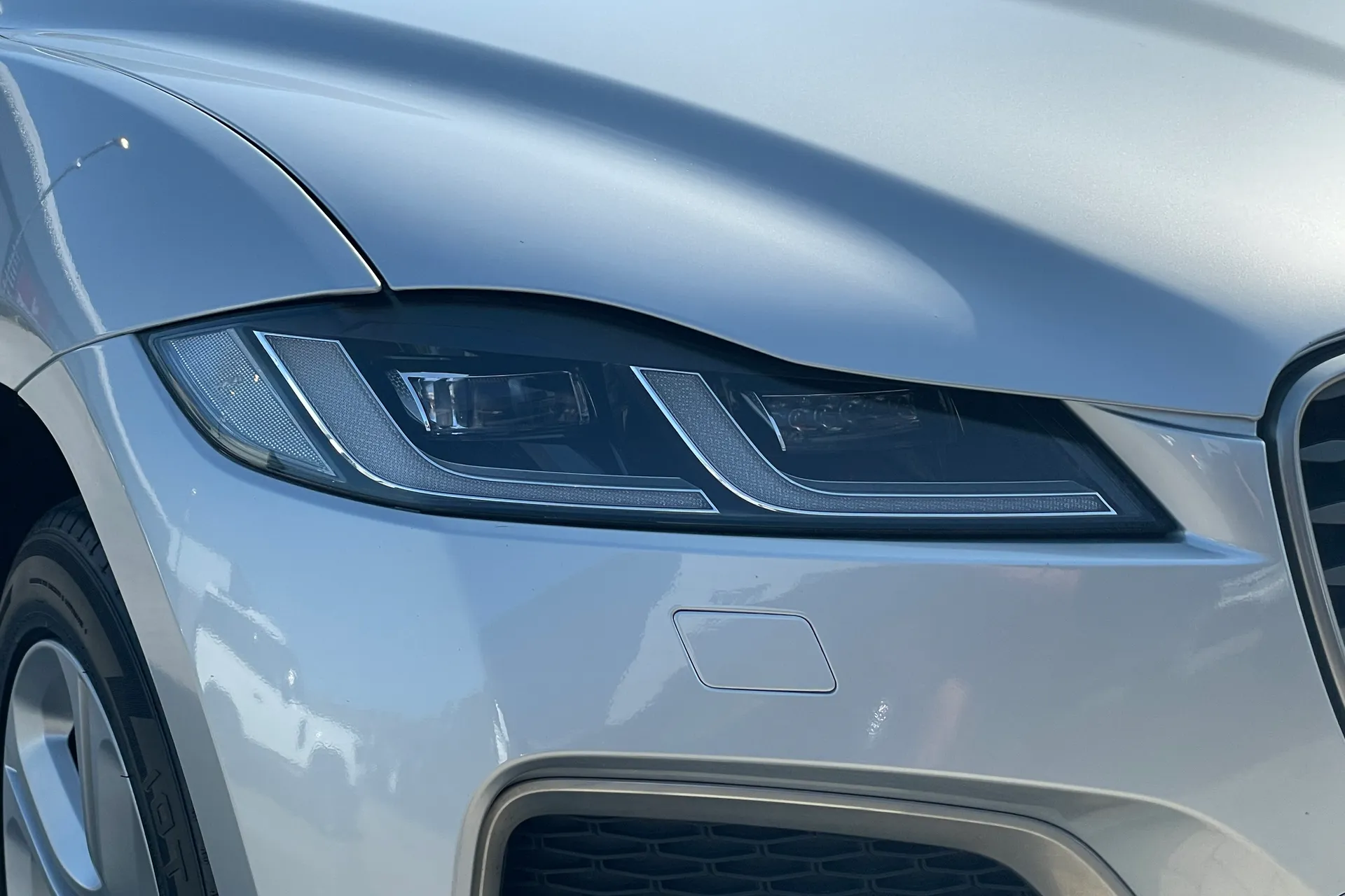 Jaguar F-PACE thumbnail image number 24